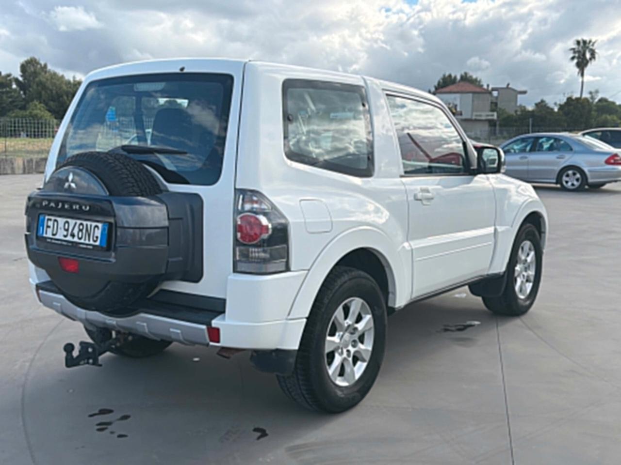 Mitsubishi Pajero 3.2 DI-D 16V aut. 3p. Intense DPF IVA ESPOSTA