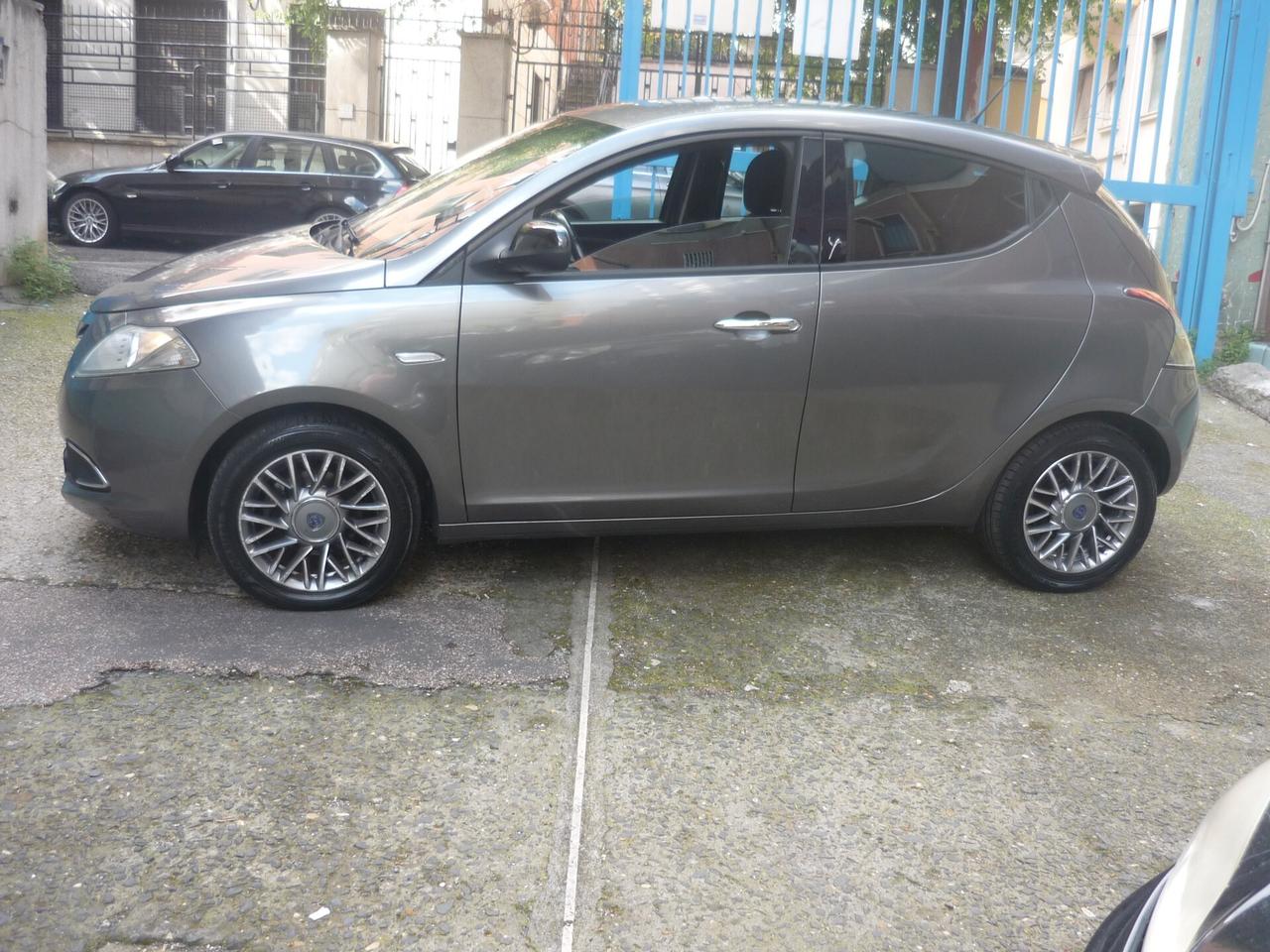 Lancia Ypsilon 1.2 69 CV 5 porte S&S Gold
