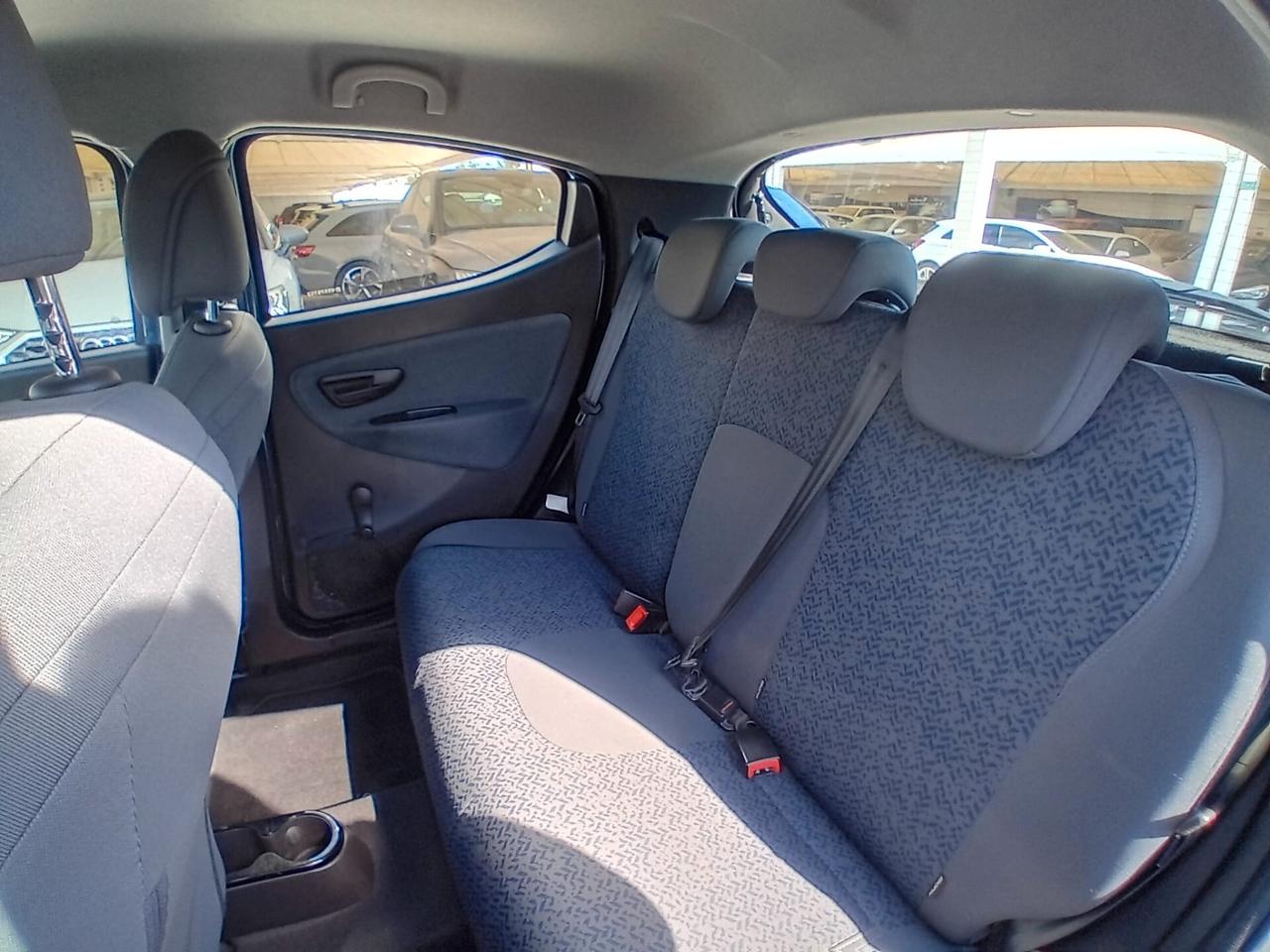 Lancia Ypsilon 1.0 FireFly 5 porte S&S Hybrid Ecochic Silver
