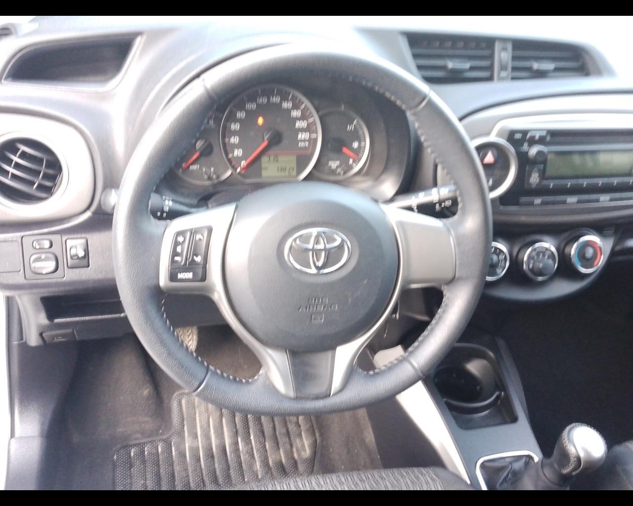 TOYOTA Yaris 3ª serie - Yaris 1.0 3 porte Active