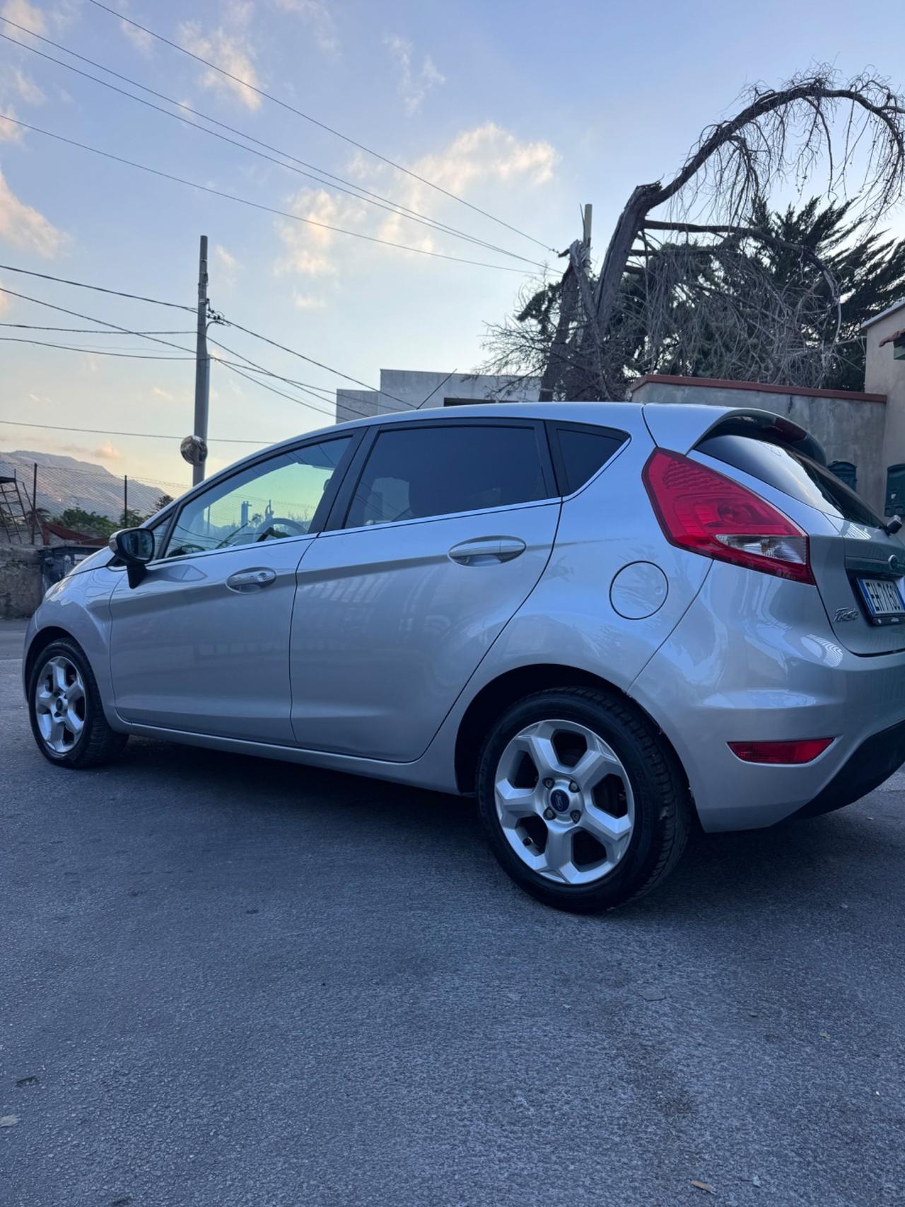 Ford Fiesta 1.4 TDCi 70CV 5 porte Titanium