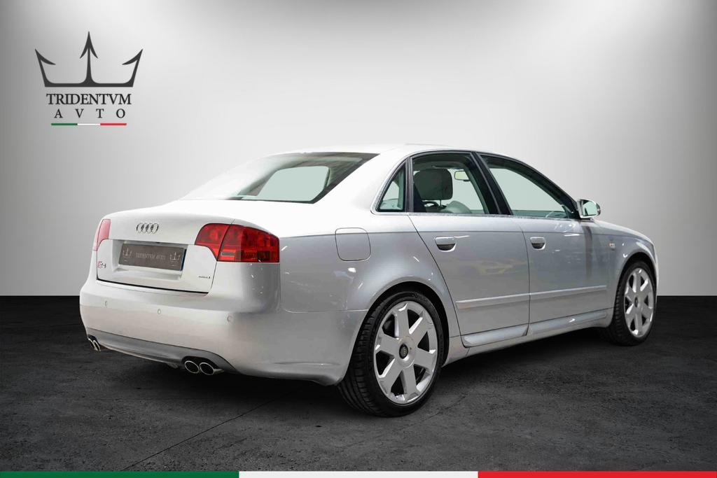 Audi S4 4.2 V8 quattro tiptronic