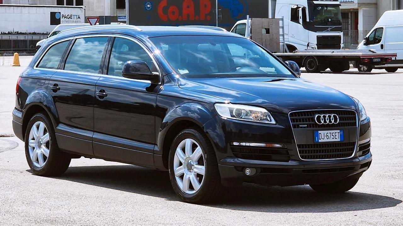 Audi Q7 3.0 V6 TDI 240 CV quattro 7 Posti