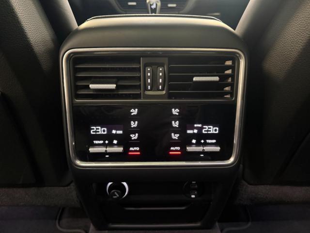 PORSCHE Cayenne 3.0 V6 E-Hybrid / CHRONO / P.H.A.S.M. / TETTO