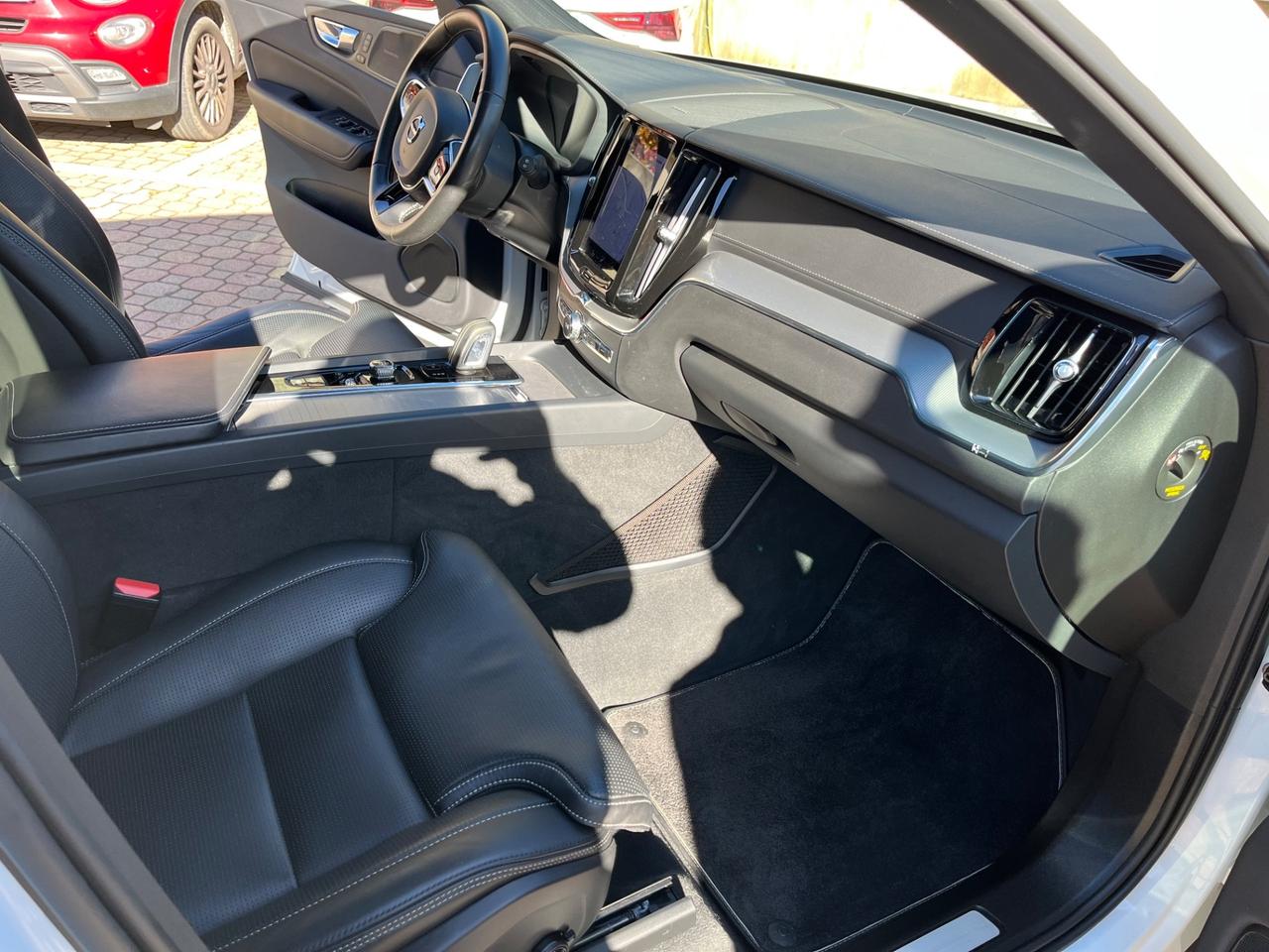 Volvo XC 60 XC60 T6 Recharge Plug-in Hybrid AWD R-design