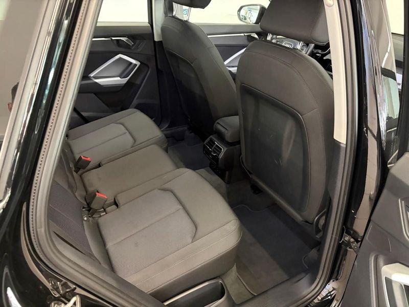 Audi Q3 45TFSI e Stronic Business
