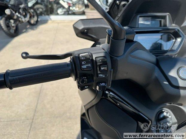 Yamaha X-Max 300 - 2024 a soli 66 euro al mese