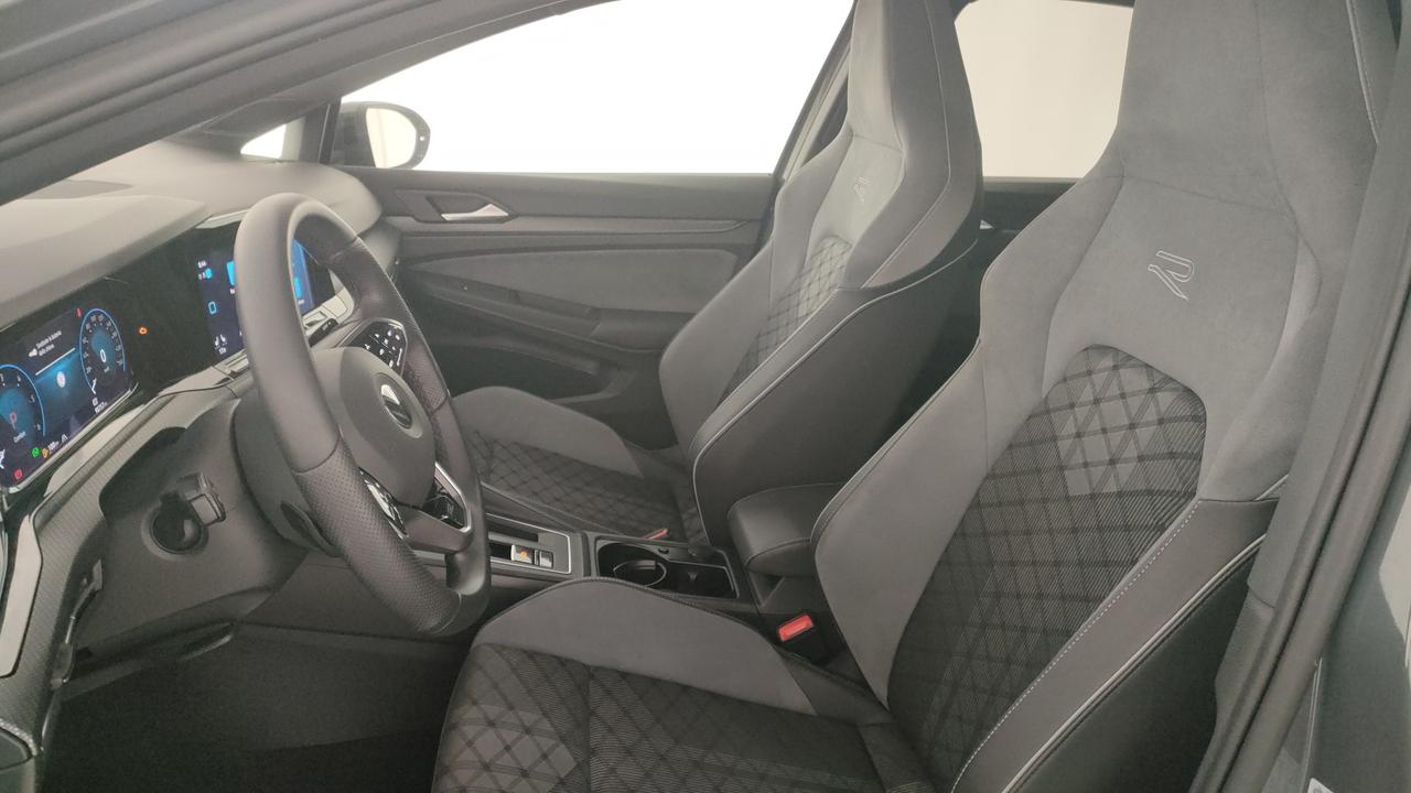 VOLKSWAGEN Golf VIII 2020 - Golf 2.0 tdi R-Line 150cv dsg
