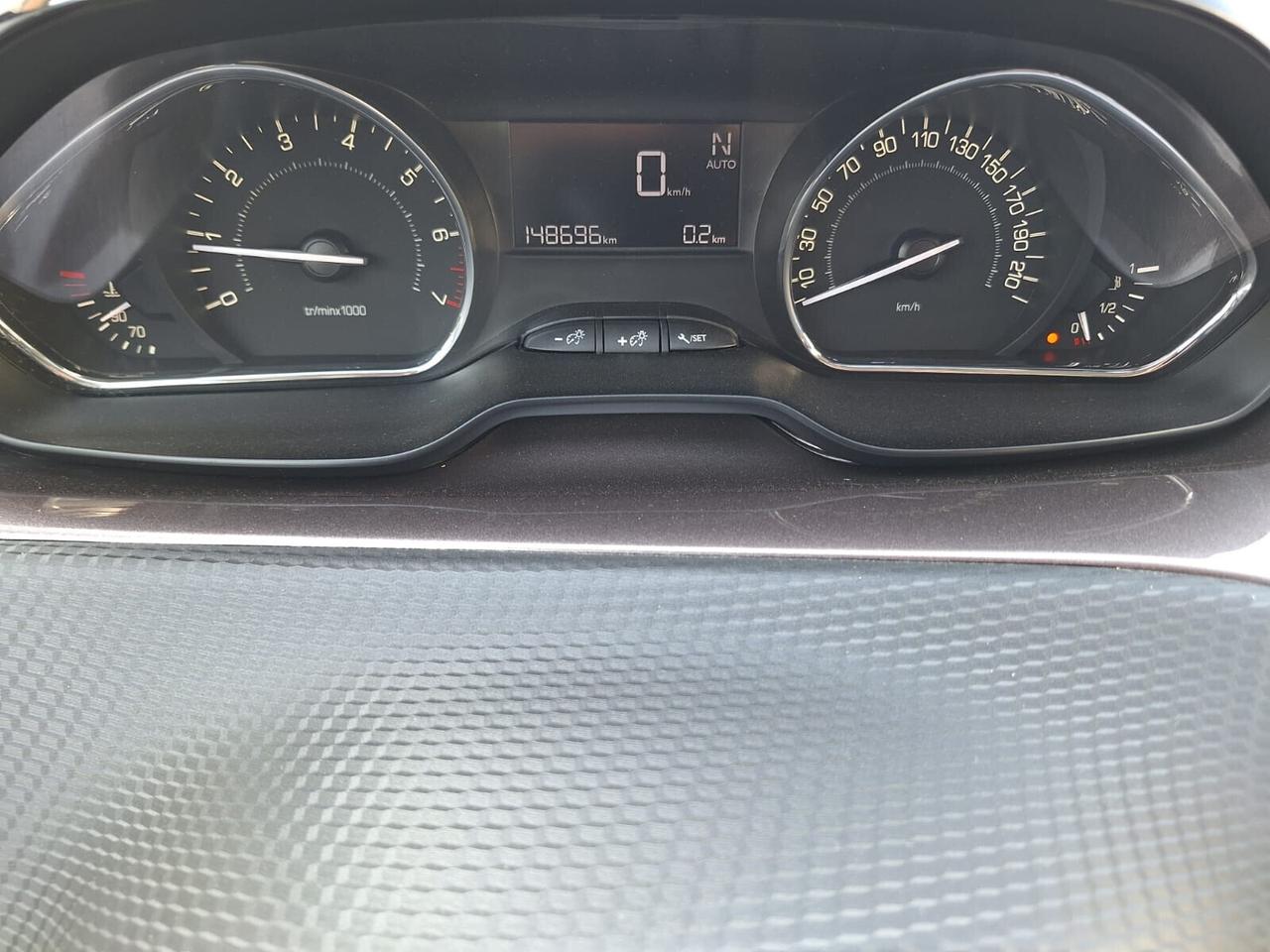 Peugeot 2008 1.2 VTi 82CV *AUTOMATICO