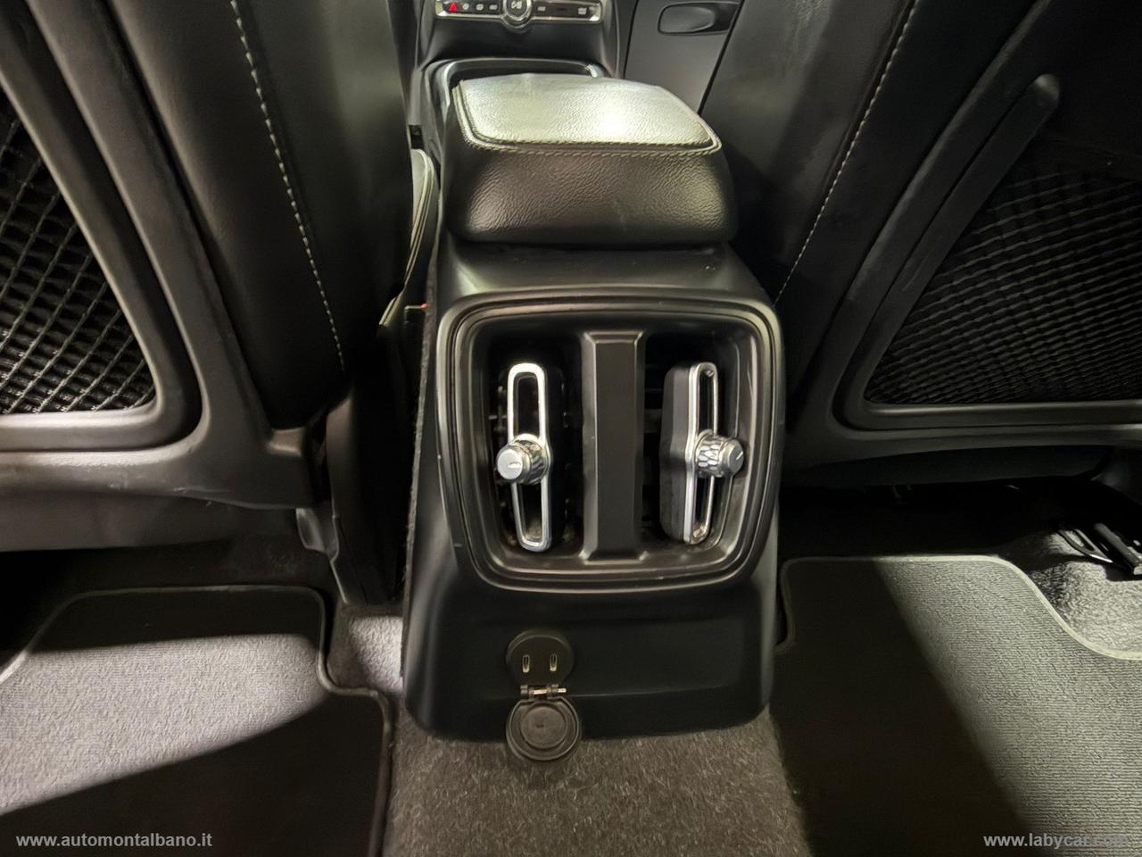 VOLVO XC40 T5 Recharge Plug-in R-design