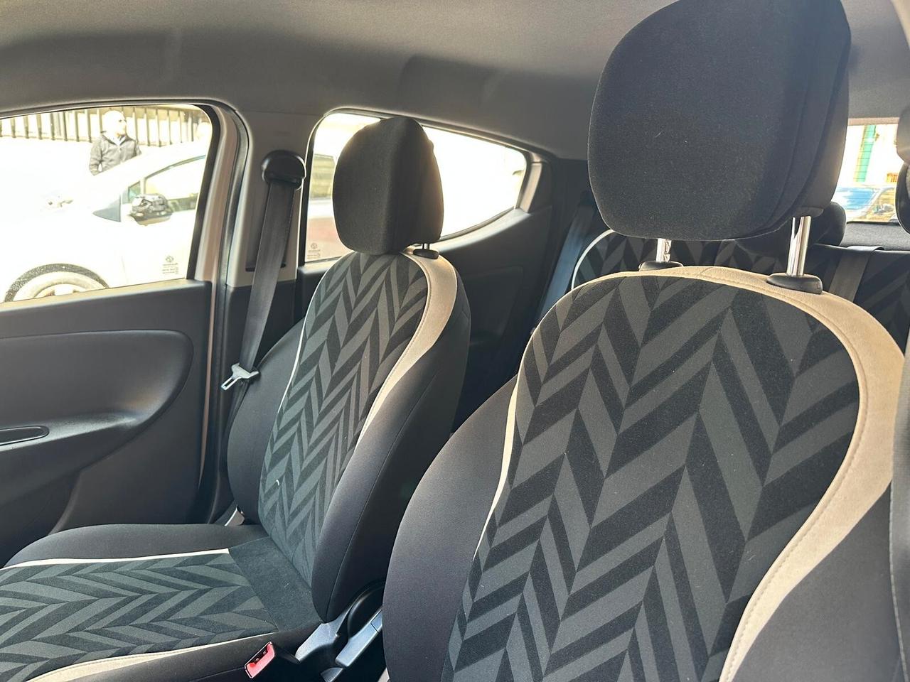 Lancia Ypsilon 1.2 69CV 5 porte Gold