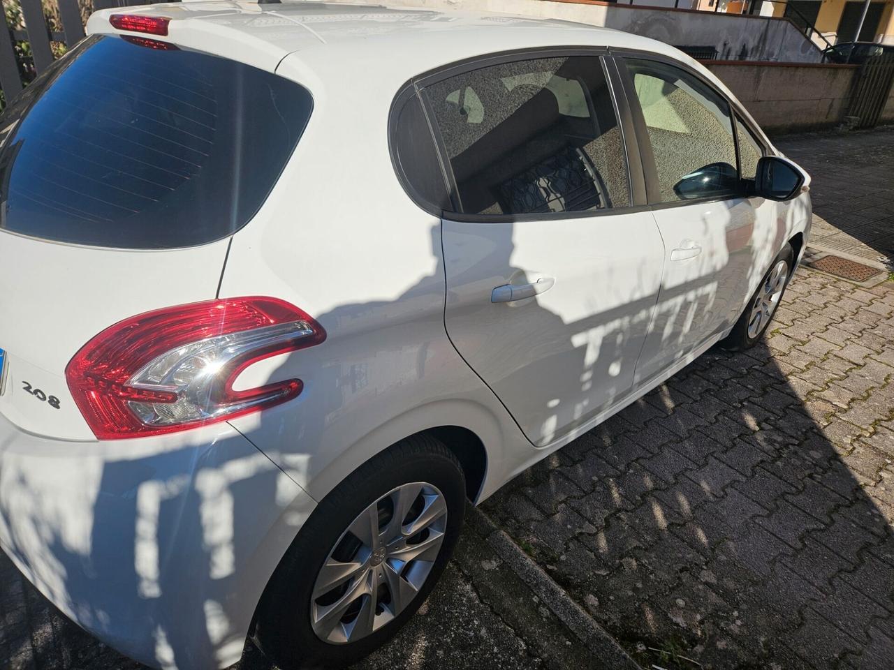 Peugeot 208 1.2 VTi 82 CV 5 porte OK NEOPATENTATI