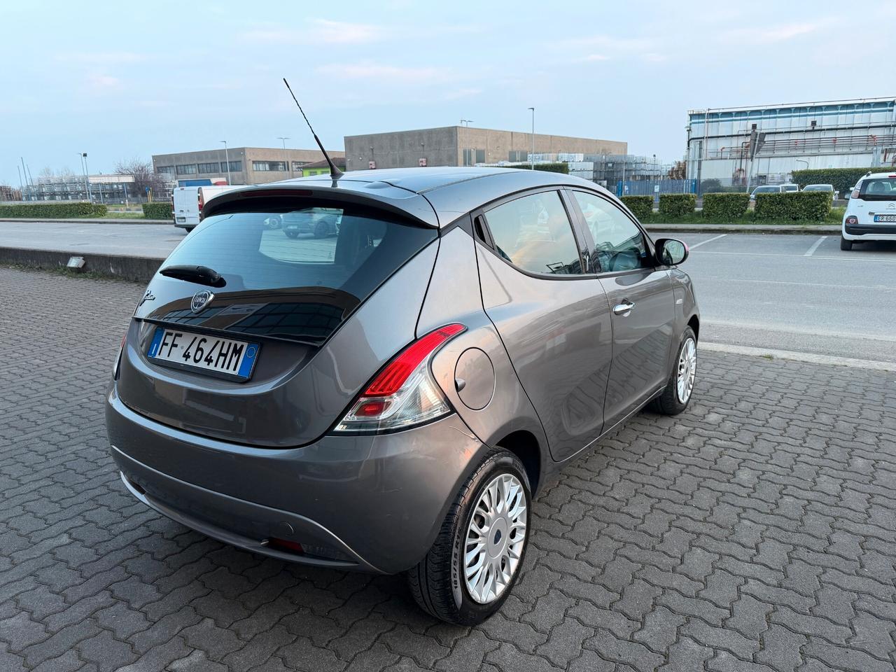 Lancia Ypsilon 1.2 69 CV, OK NEOPATENTATI