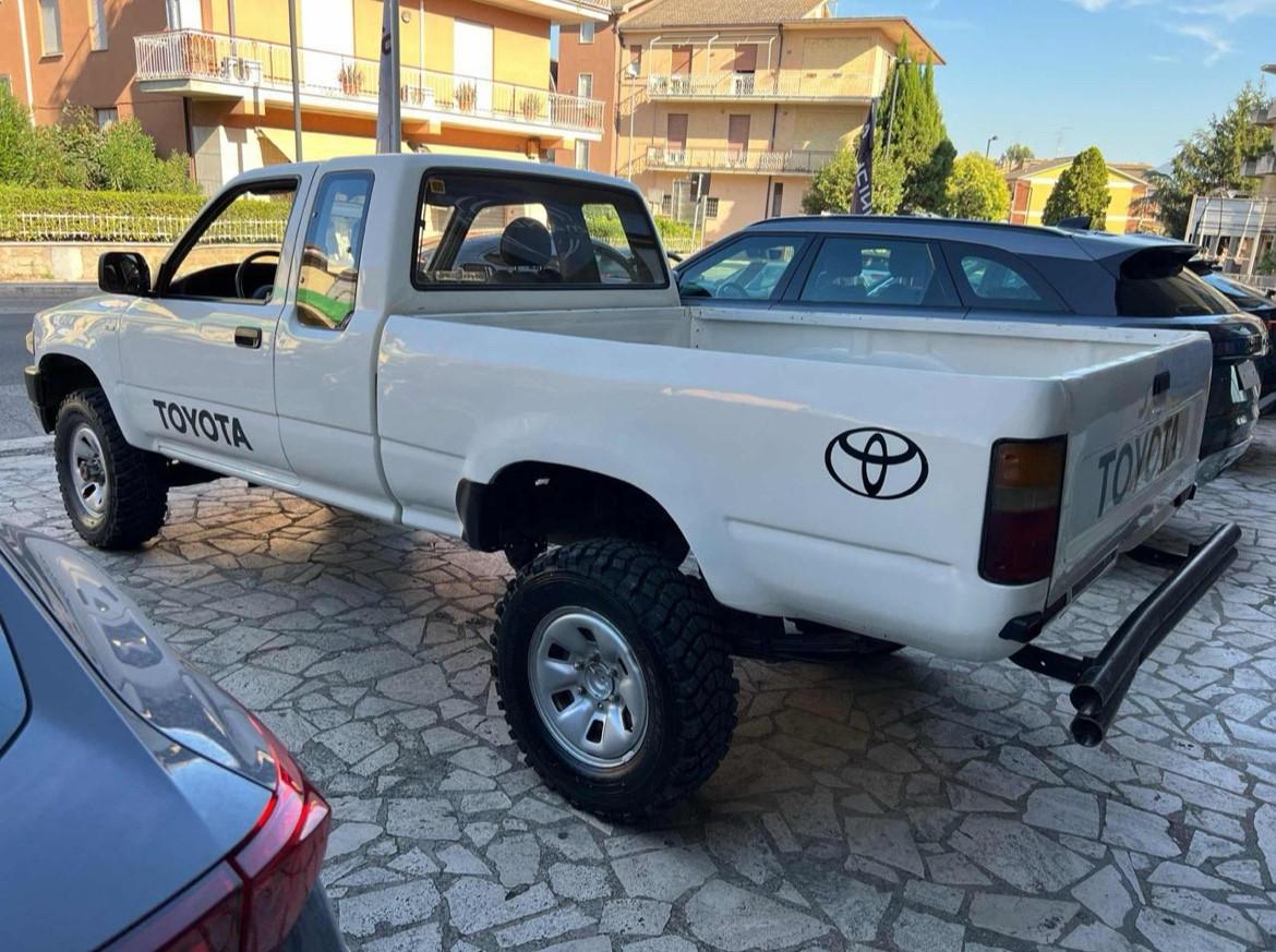 Toyota Hilux 2.4 diesel Pick-up