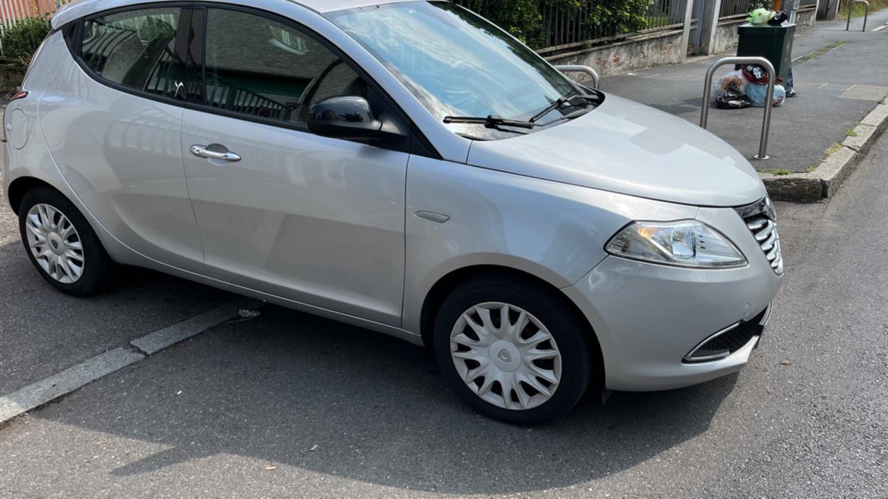 Lancia Ypsilon 1.2 69 CV Unyca