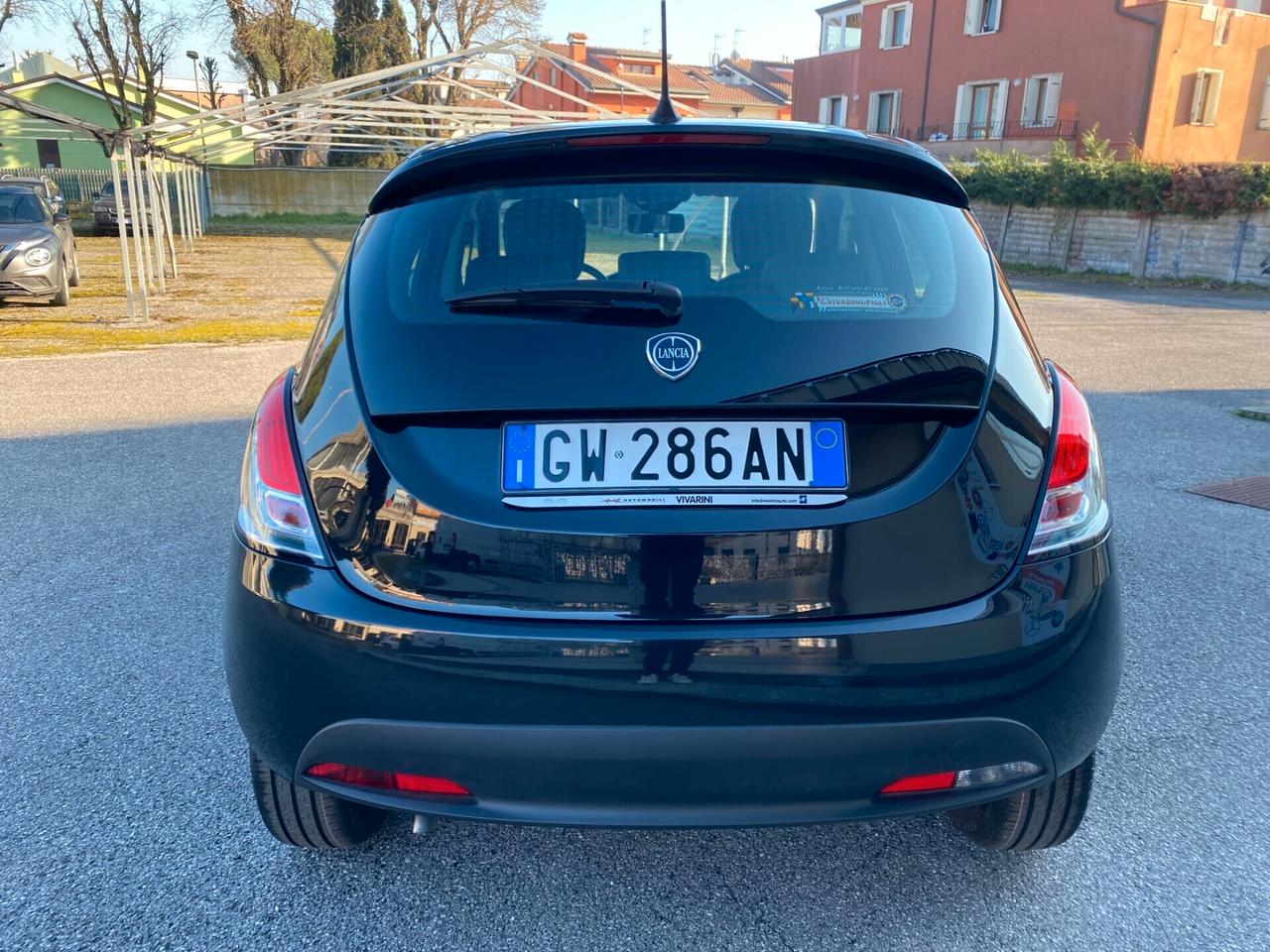 Lancia Ypsilon 1.0 FireFly 5 porte S&S Hybrid Oro