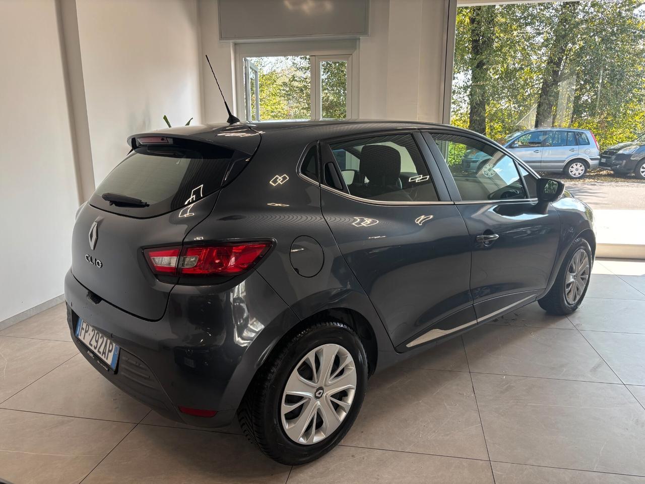 Renault Clio TCe 12V 90 CV 5 porte Moschino Intens