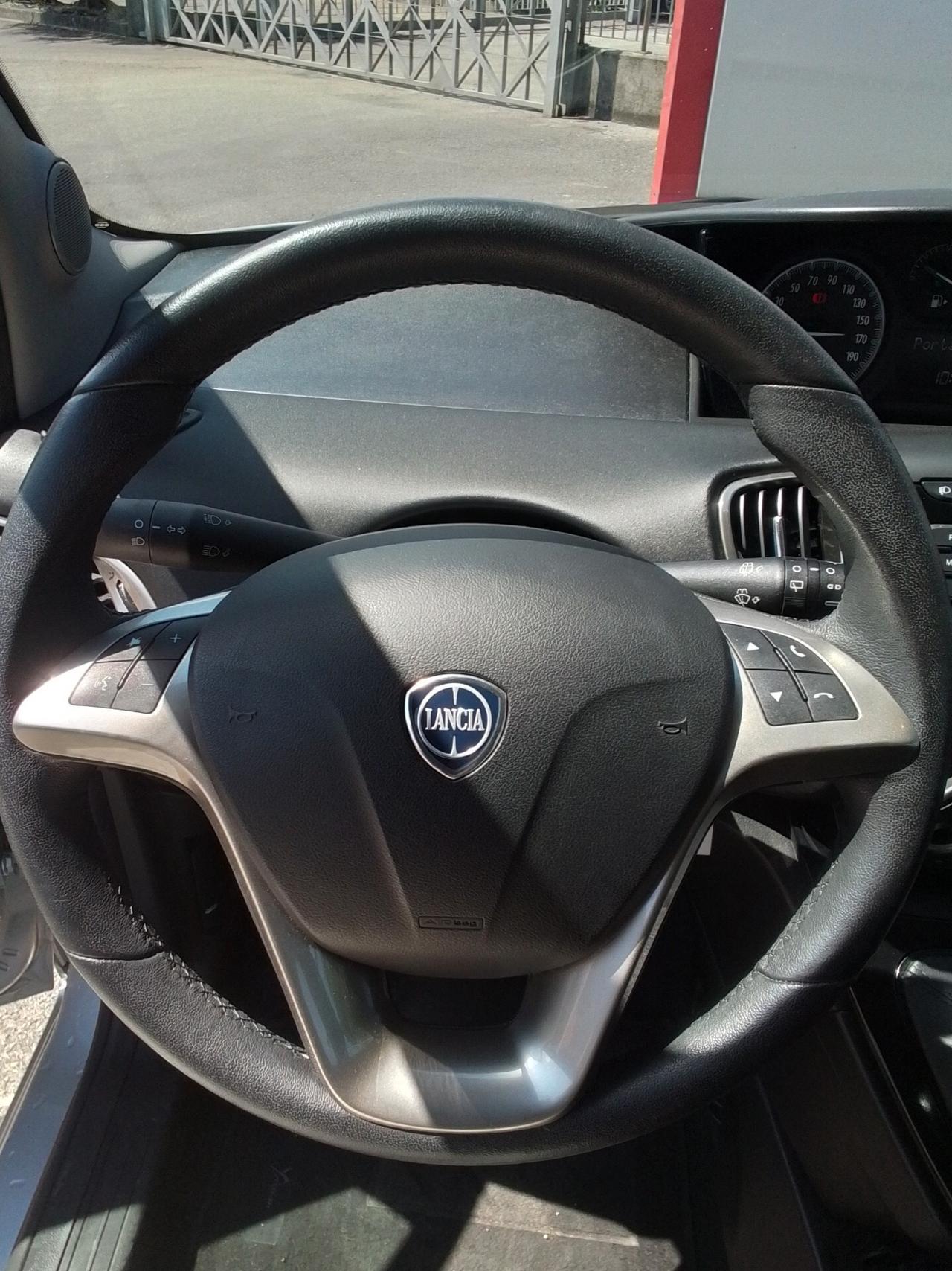 Lancia Ypsilon 1.0 FireFly 5 porte S&S Hybrid Ecochic Gold