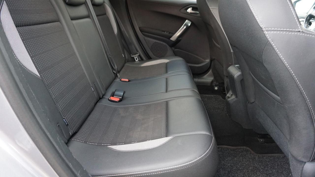 Peugeot 2008 BlueHDi 100 Allure