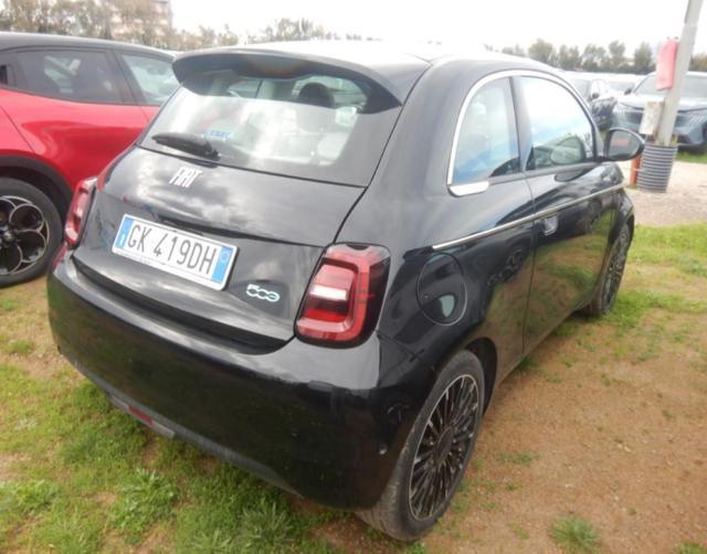 FIAT 500e Berlina 42 kWh La Prima 320 Km autonomia