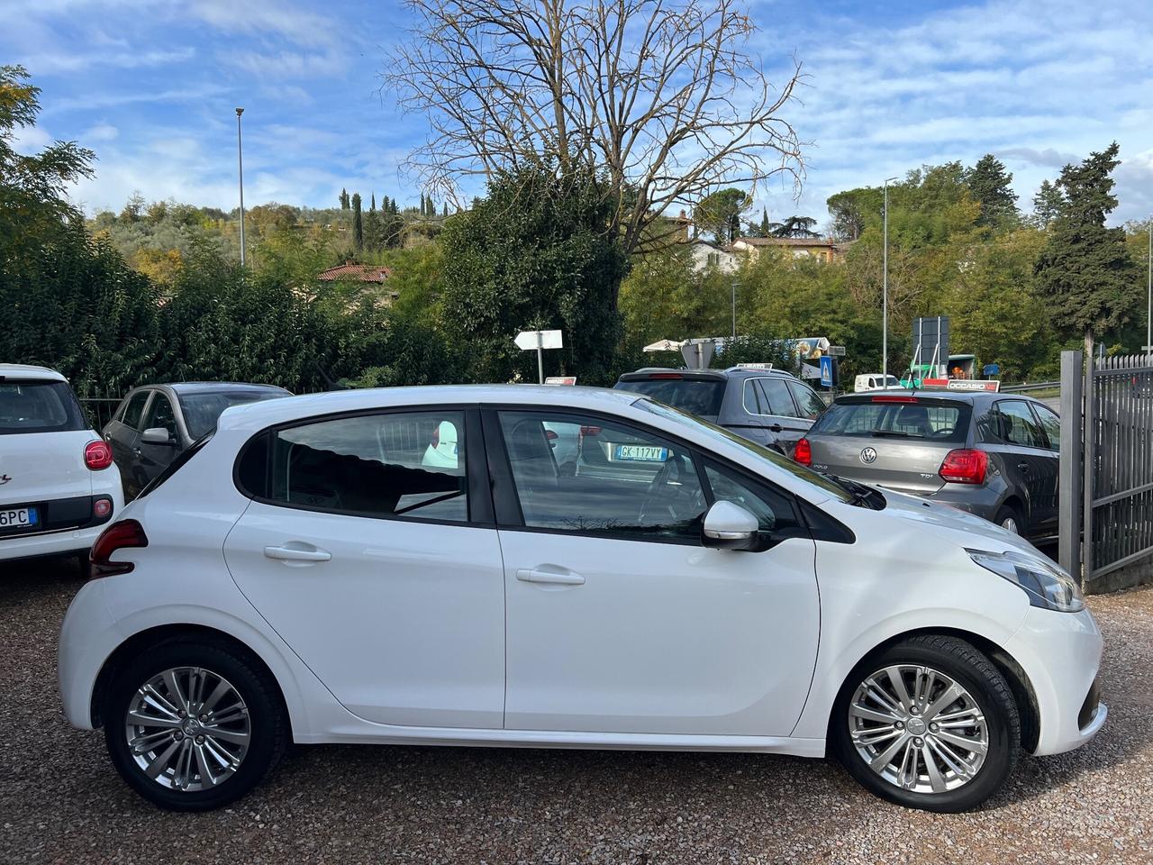 Peugeot 208 PureTech 82 5 porte Black Line