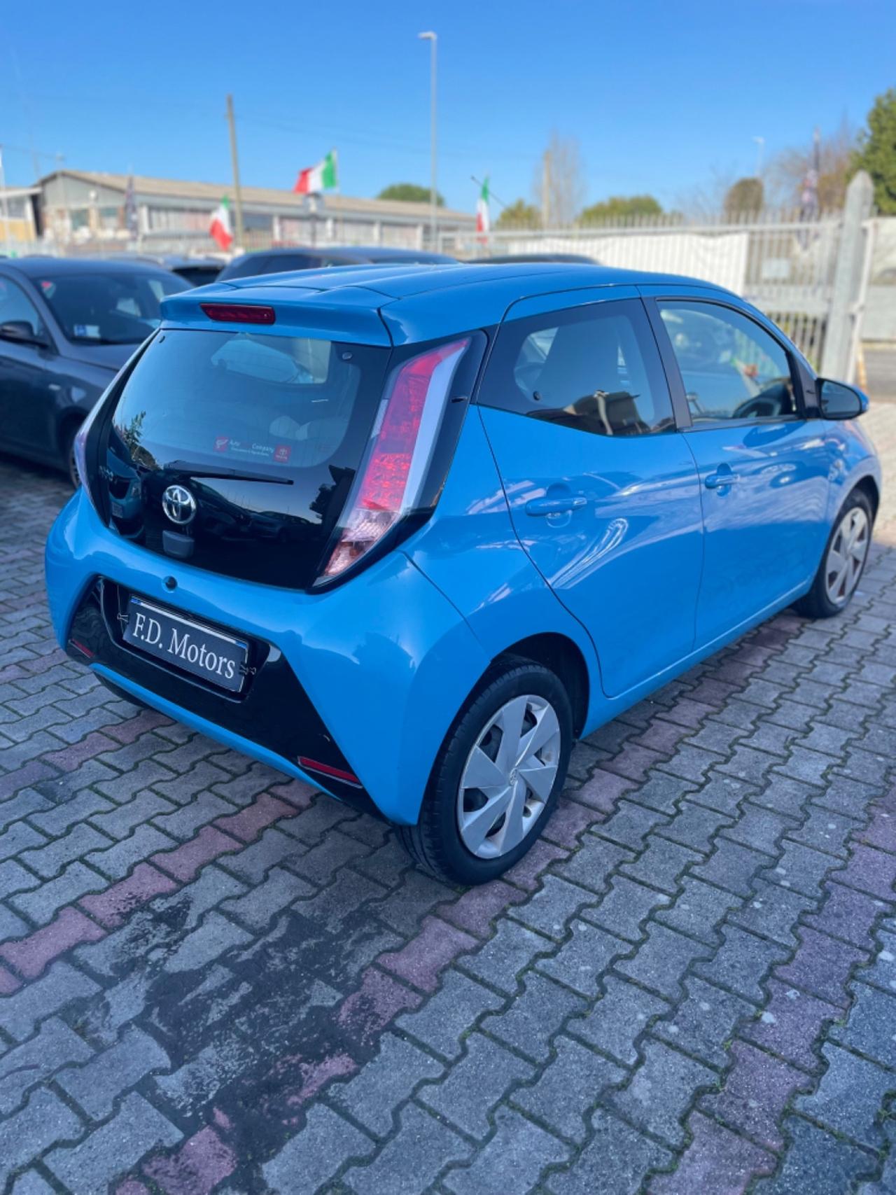 Toyota Aygo 1.0 VVT-i 69 CV 5 porte x-play TSS