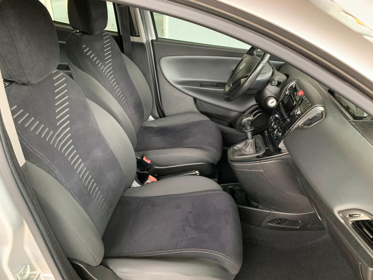 Lancia Ypsilon 0.9 TwinAir 85 CV 5 porte S&S Platinum