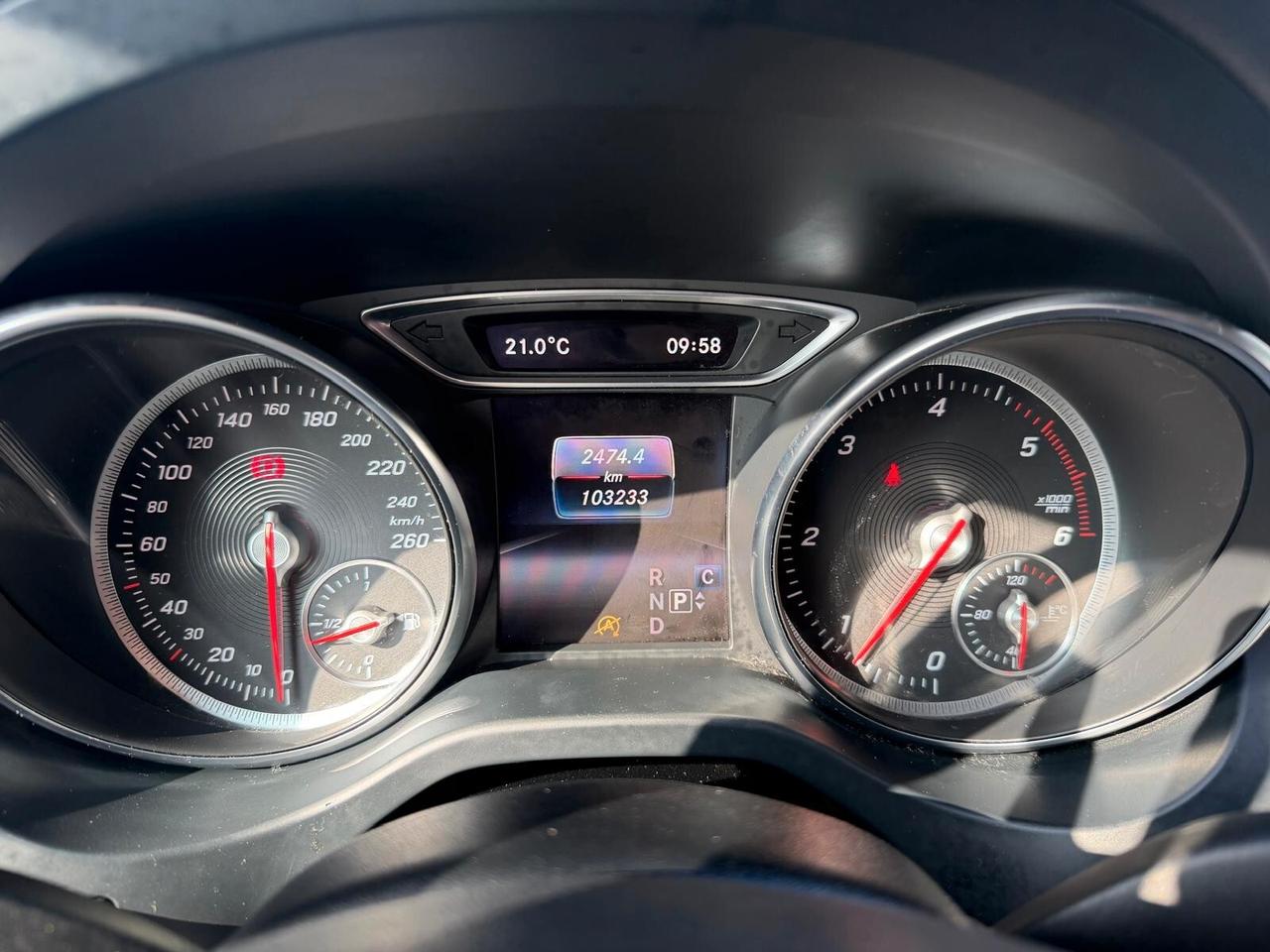 Mercedes-Benz GLA 200 Premium Auto *TAGLIANDI MERCEDES*