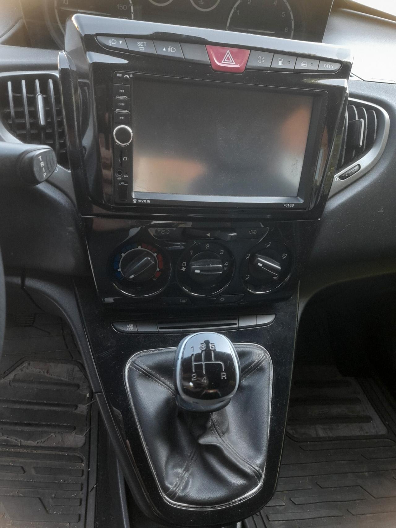 Lancia Ypsilon 0.9 TwinAir 85 CV Metano