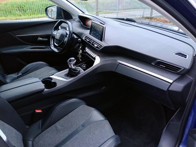 PEUGEOT 3008 PureTech Turbo 130 Allure