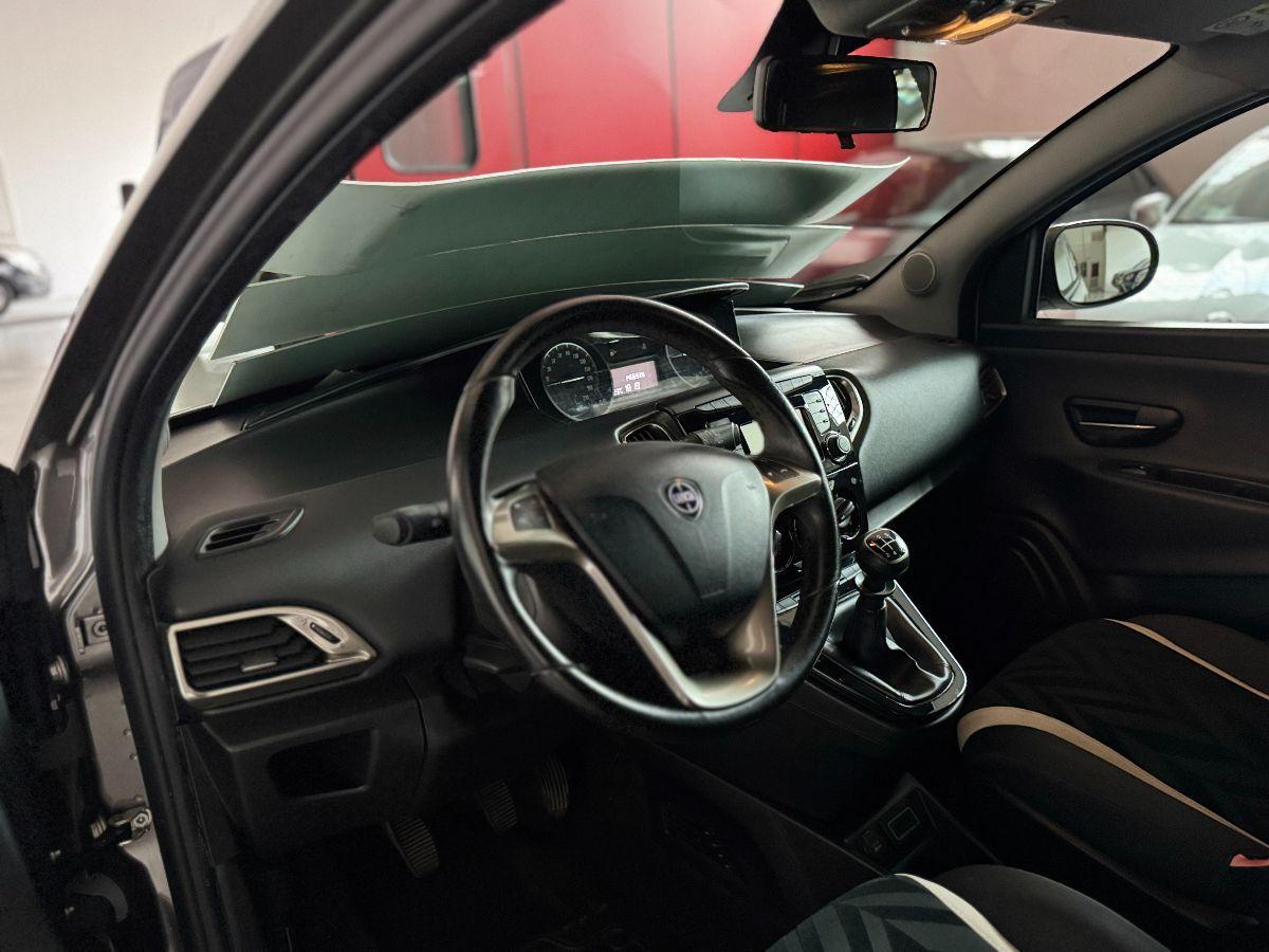 LANCIA - Ypsilon - 1.2 69 CV 5p. Platinum