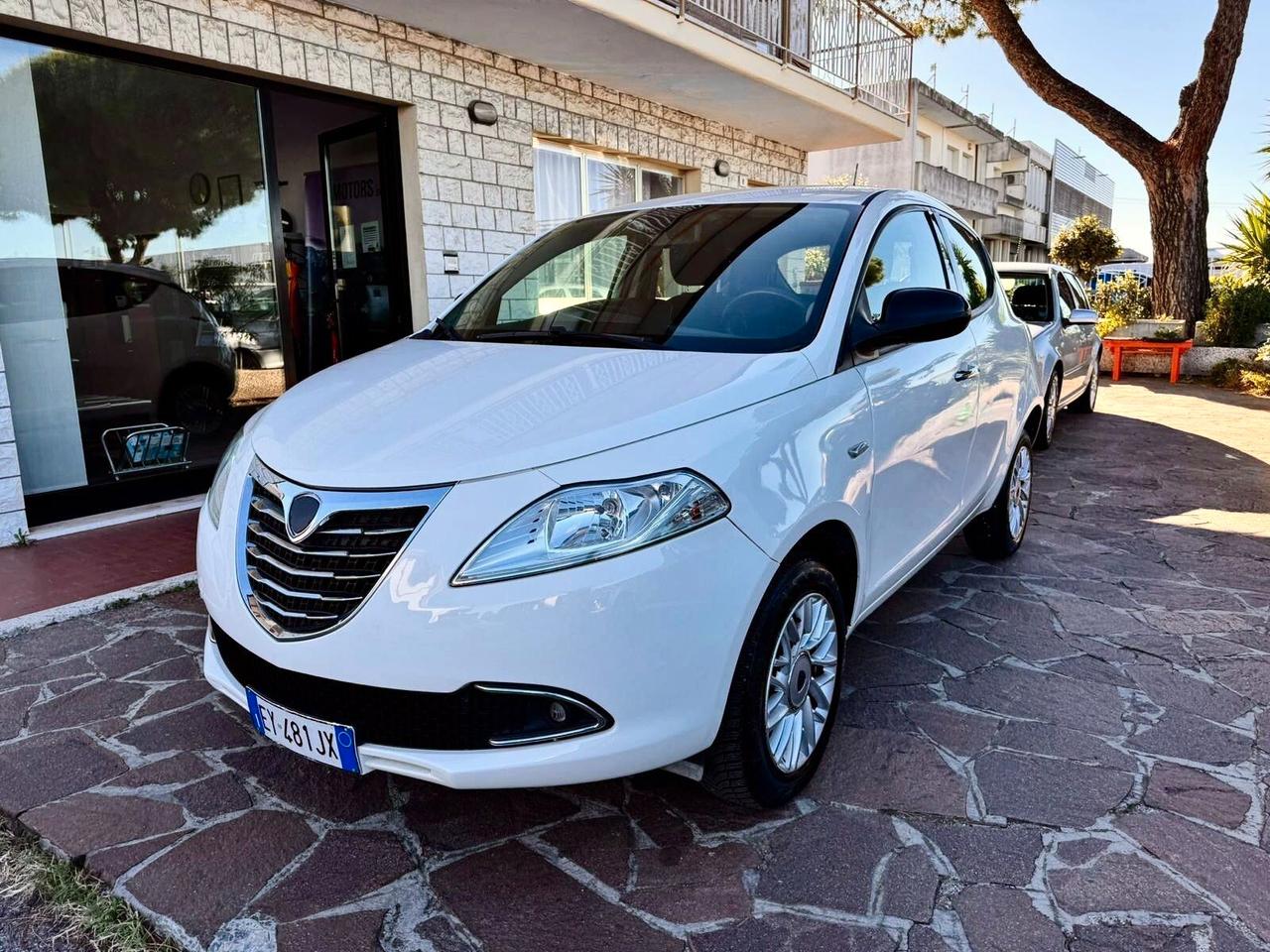 Lancia Ypsilon 0.9 TwinAir 85 CV 5 porte Metano Ecochic Gold