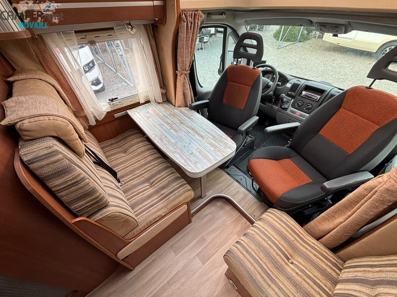 CHAUSSON WELCOME WS - Semintegrale compatto con letto matrimoniale in coda ed ampio garage