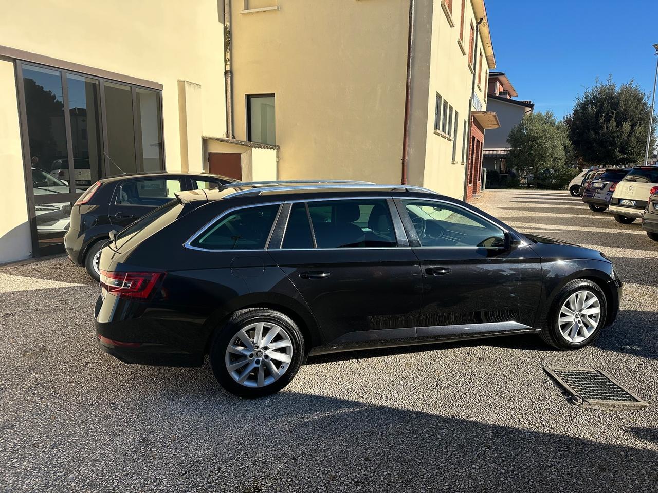 Skoda Superb 2.0 TDI 150 CV SCR DSG Wagon Executive