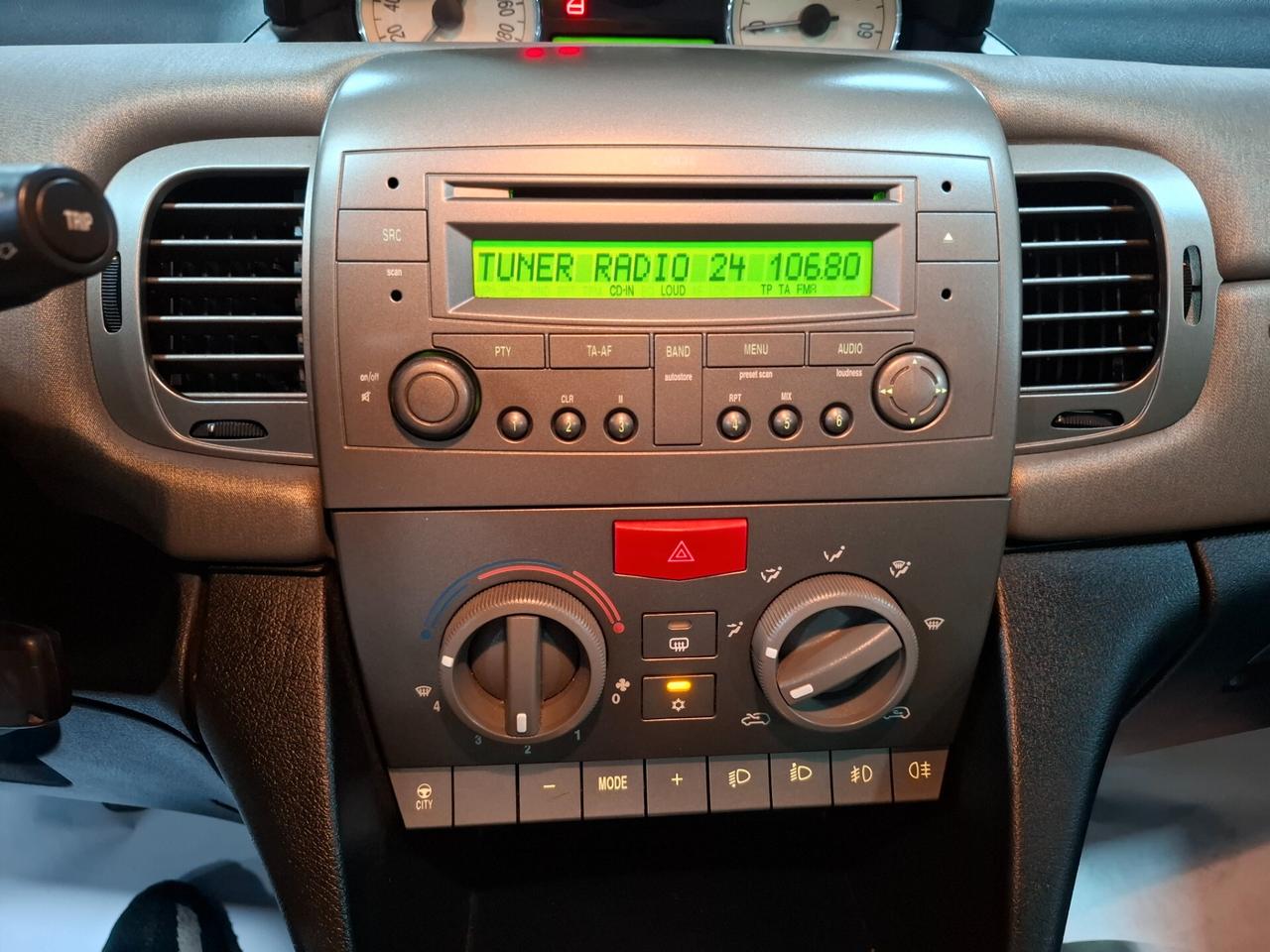 Lancia Ypsilon 1.2 benzina Neopatentati