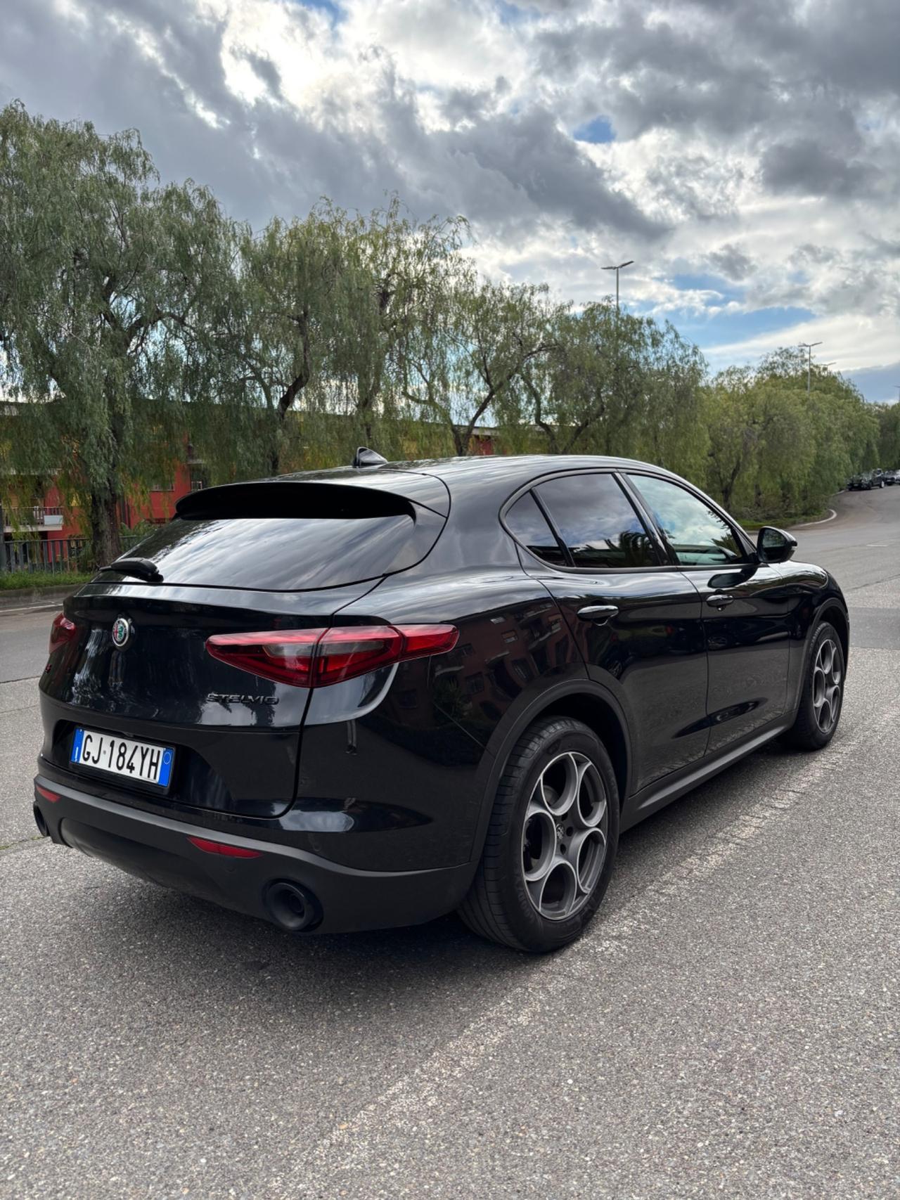 Alfa Romeo Stelvio 2.2 190 CV Executive 2022 total black