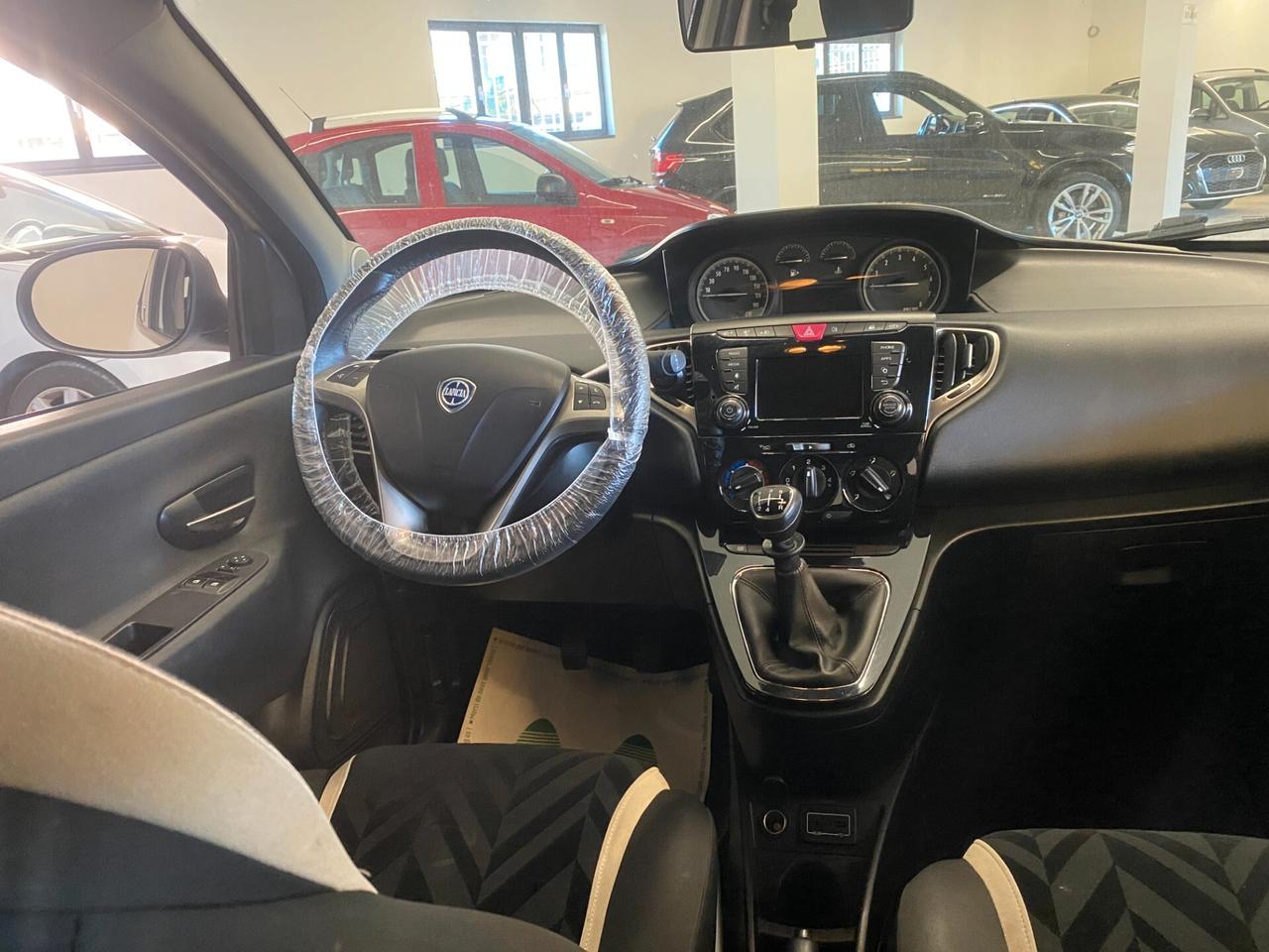 Lancia Ypsilon 1.2 69 CV 5 porte Gold