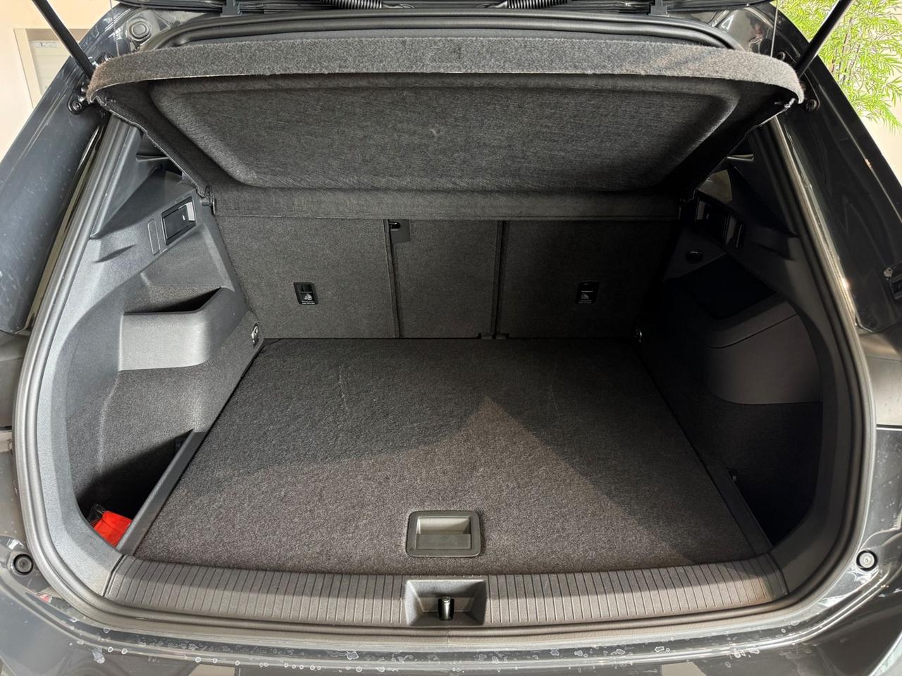 VOLKSWAGEN Tiguan III 2024 1.5 etsi R-Line 150cv dsg - SED. MASSAGGIANTI!