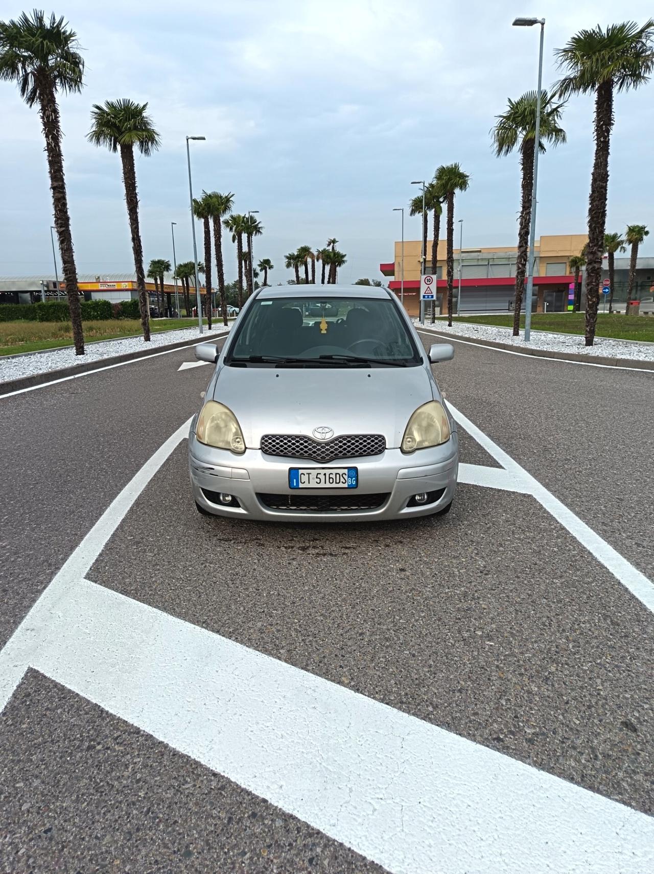 Toyota Yaris 1.3i 16V cat 5 porte Sol