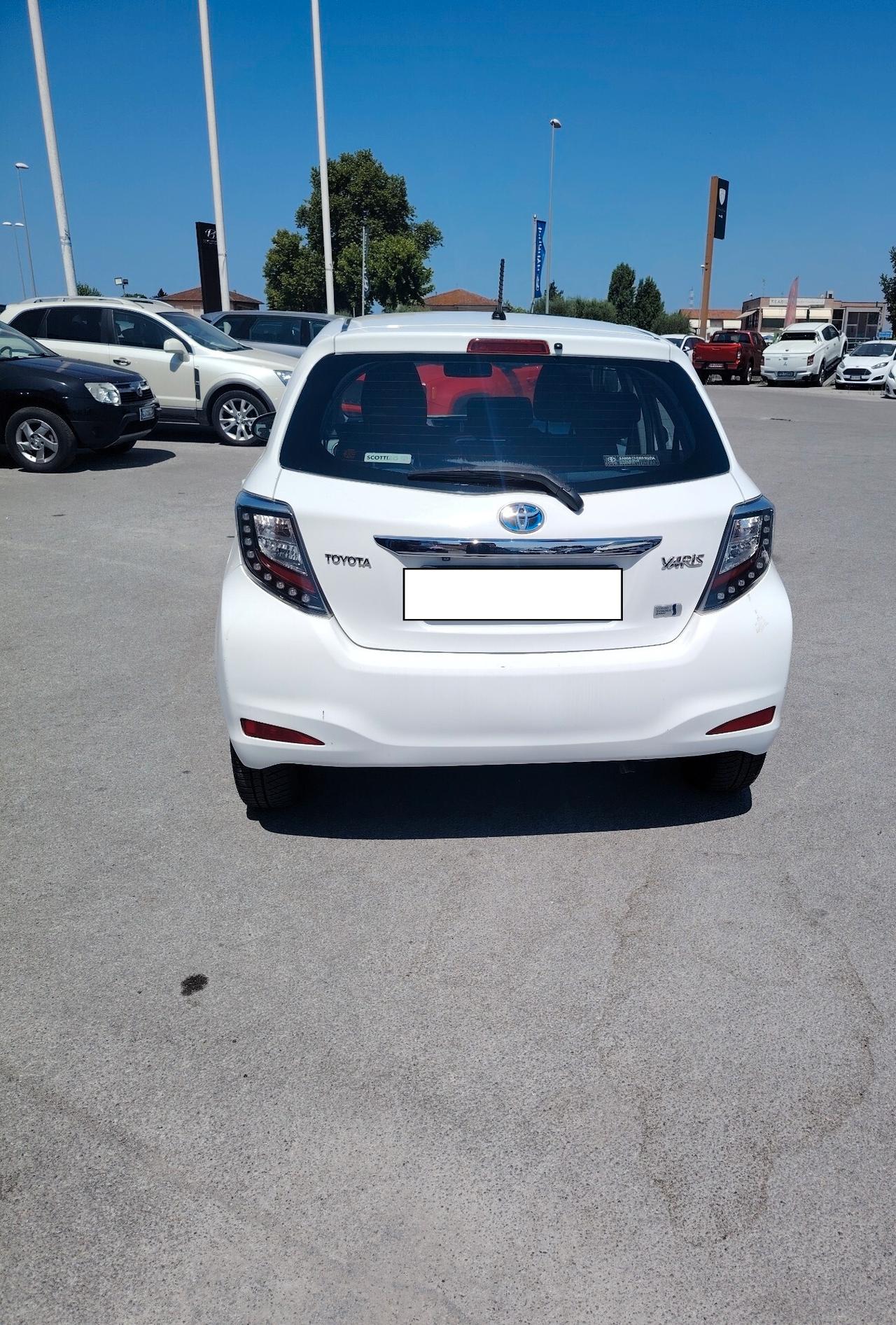 Toyota Yaris 1.5 Hybrid 5 porte Lounge Più - NEOPATENTATO