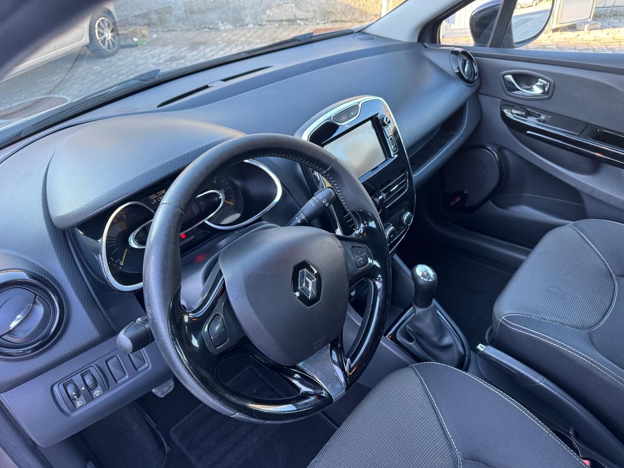 Renault Clio 1.2 75CV 5 porte neopatentati