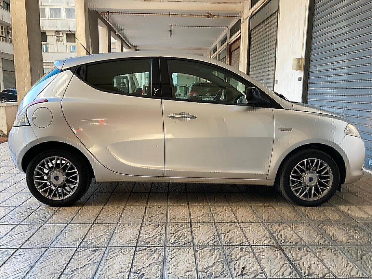 Lancia Ypsilon 1.3 MJT-X NEOPATENTATI-2013