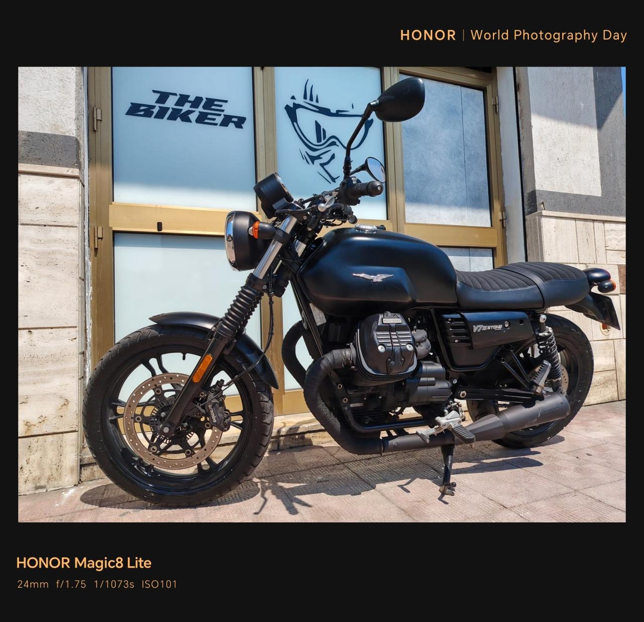 Moto Guzzi V7 III dark