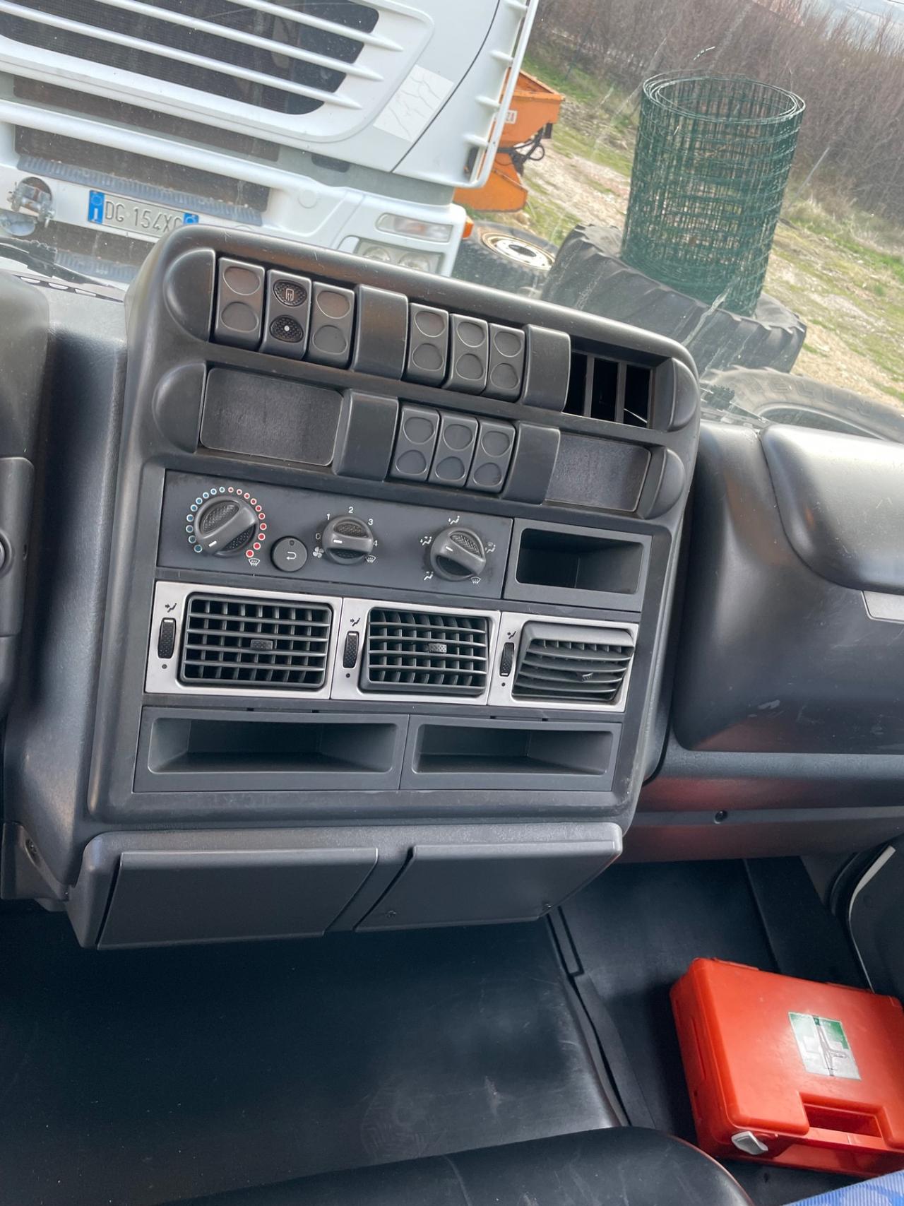 Iveco Eurocargo 75 E 15 con sponda