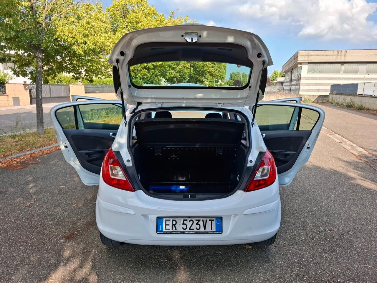 Opel Corsa 1.2 5 porte 2013 SOLAMENTE 99.000 KM