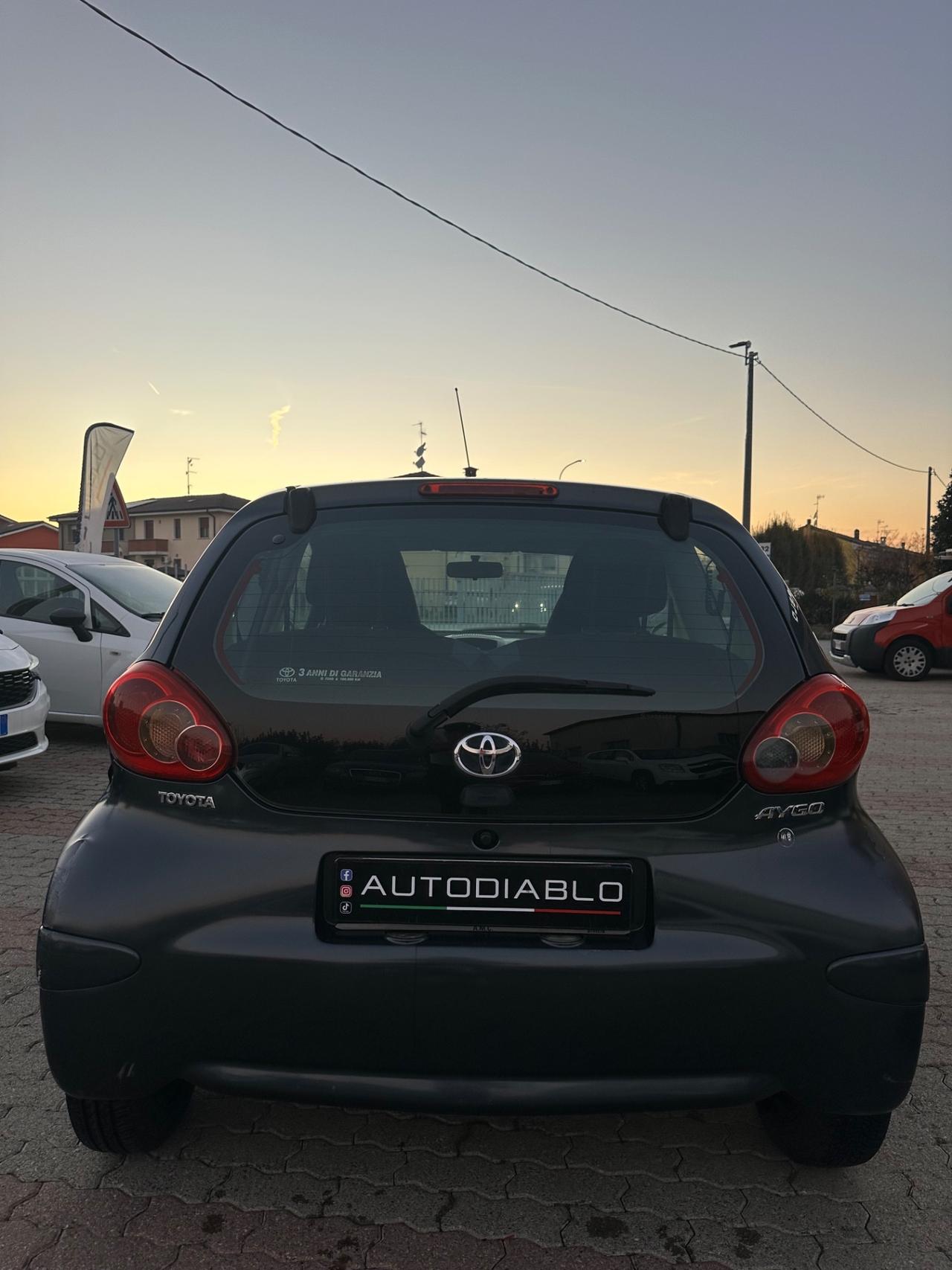 Toyota Yaris 1.0 3 porte Sol