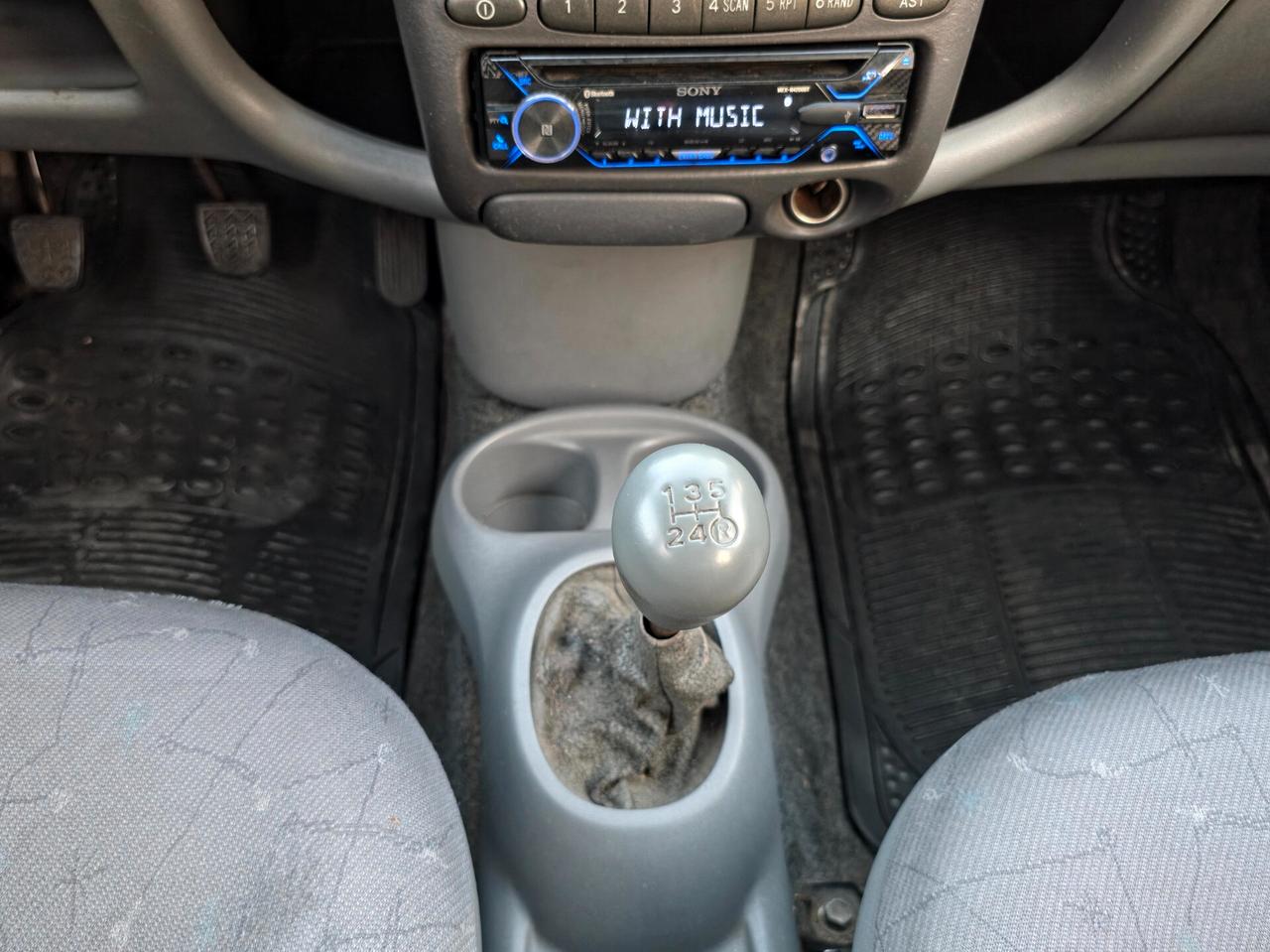 Toyota Yaris 1.0i 16V cat 5 porte Sol CV-65 GPL E3 Manuale NEO 2004