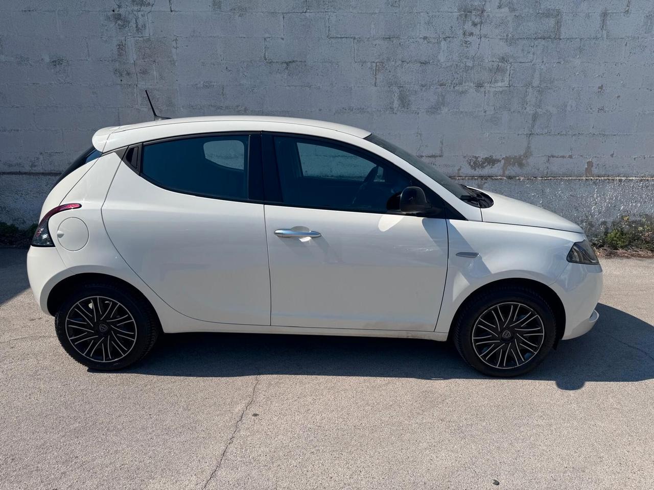 Lancia Ypsilon 1.0 FireFly 5 porte S&S Hybrid Gold