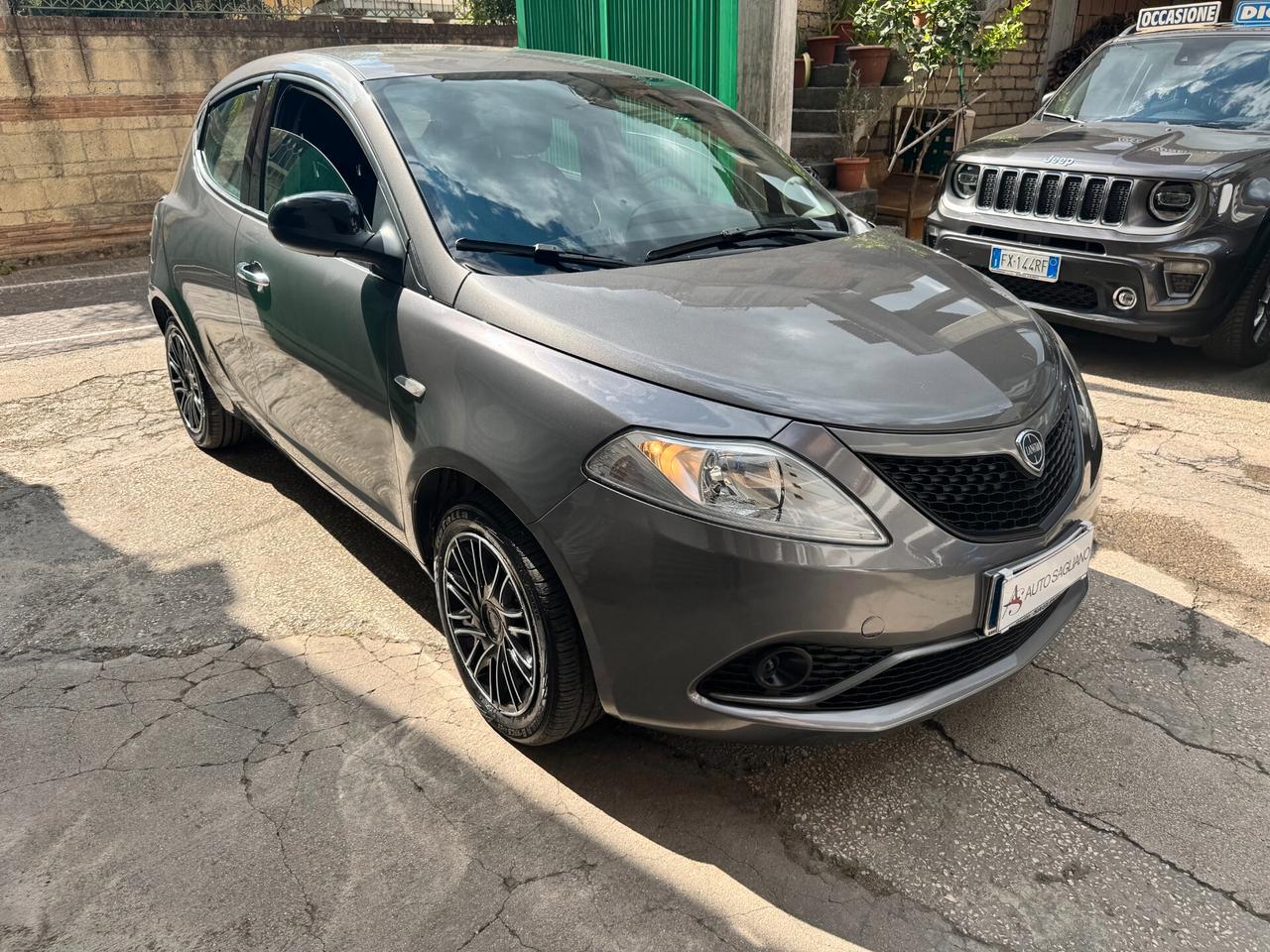 Lancia Ypsilon 1.2 69 CV 5 porte S&S Gold