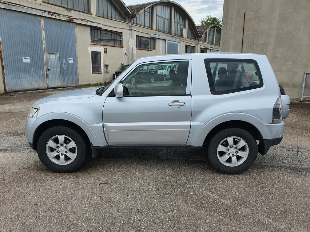 Mitsubishi Pajero IV 3.2 16V DI-D 160CV 3p. GLX